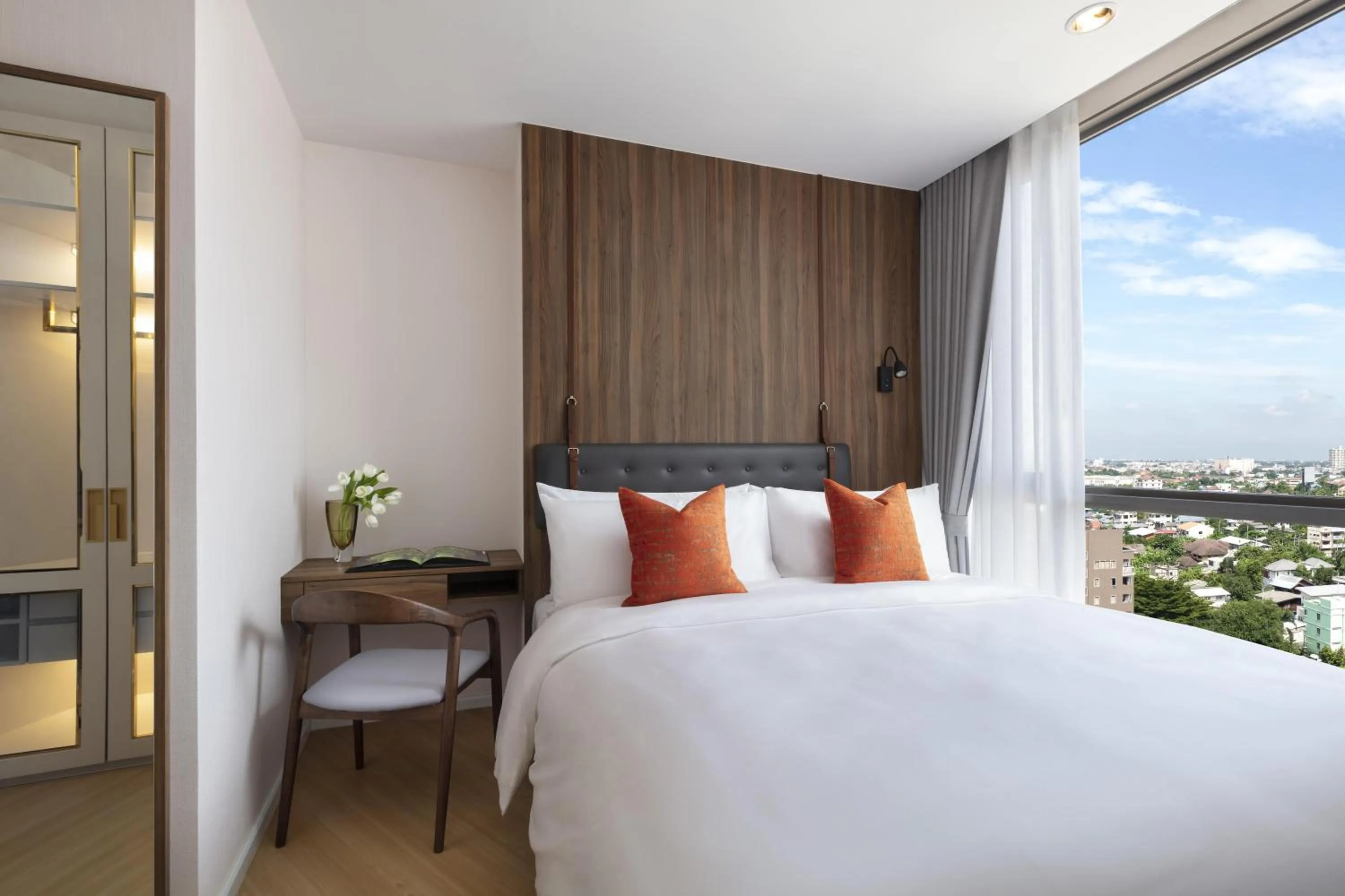 Bed in Oakwood Suites Tiwanon Bangkok