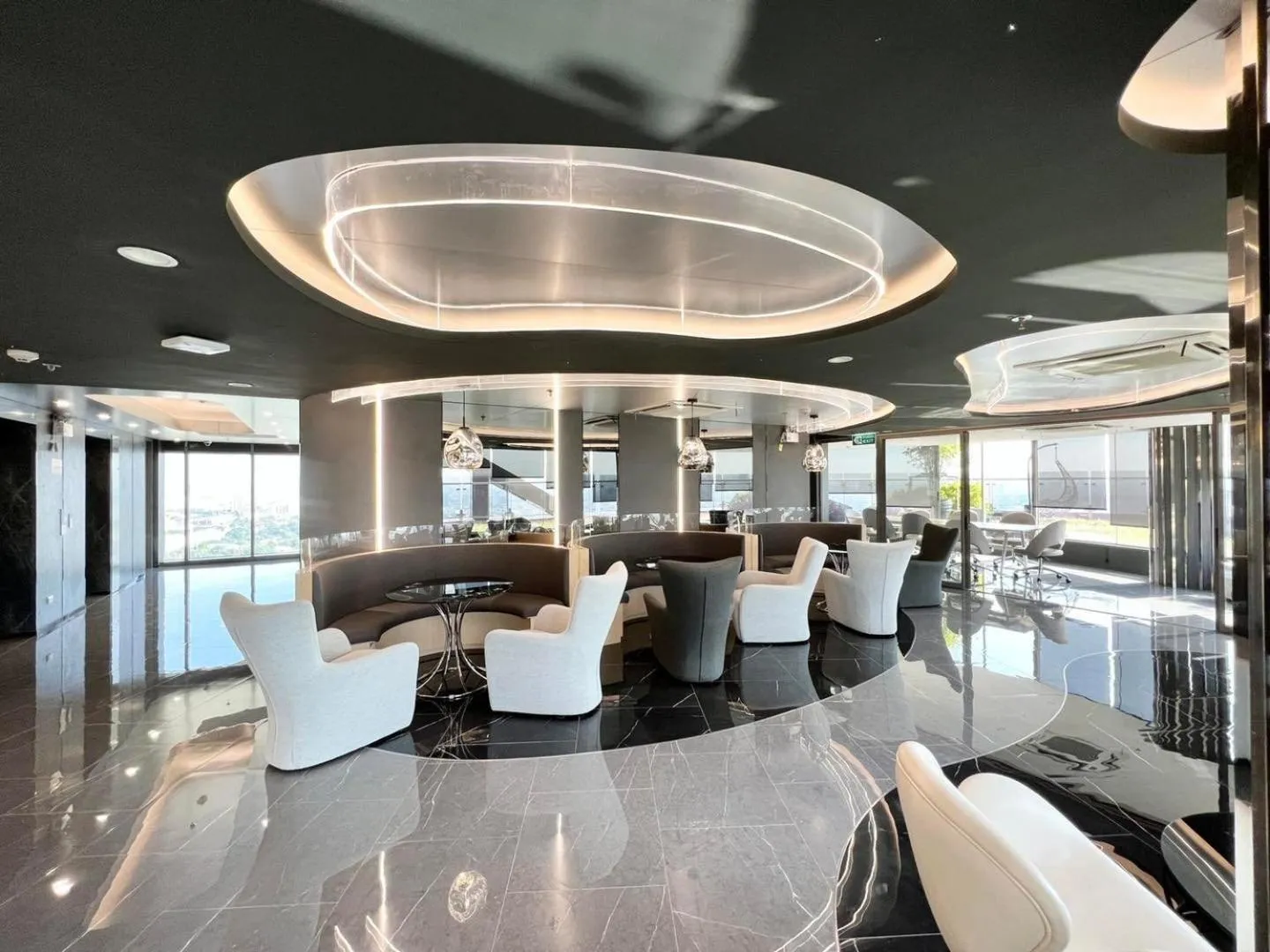 Lounge or bar in Oakwood Suites Tiwanon Bangkok