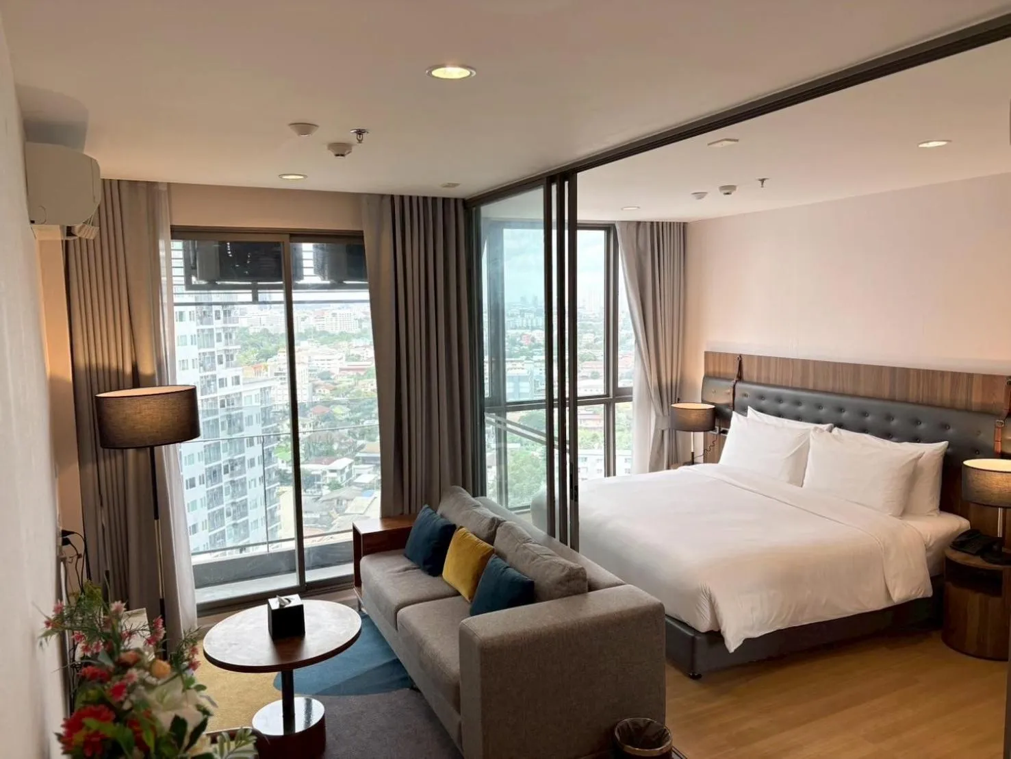 Bedroom, Bed in Oakwood Suites Tiwanon Bangkok