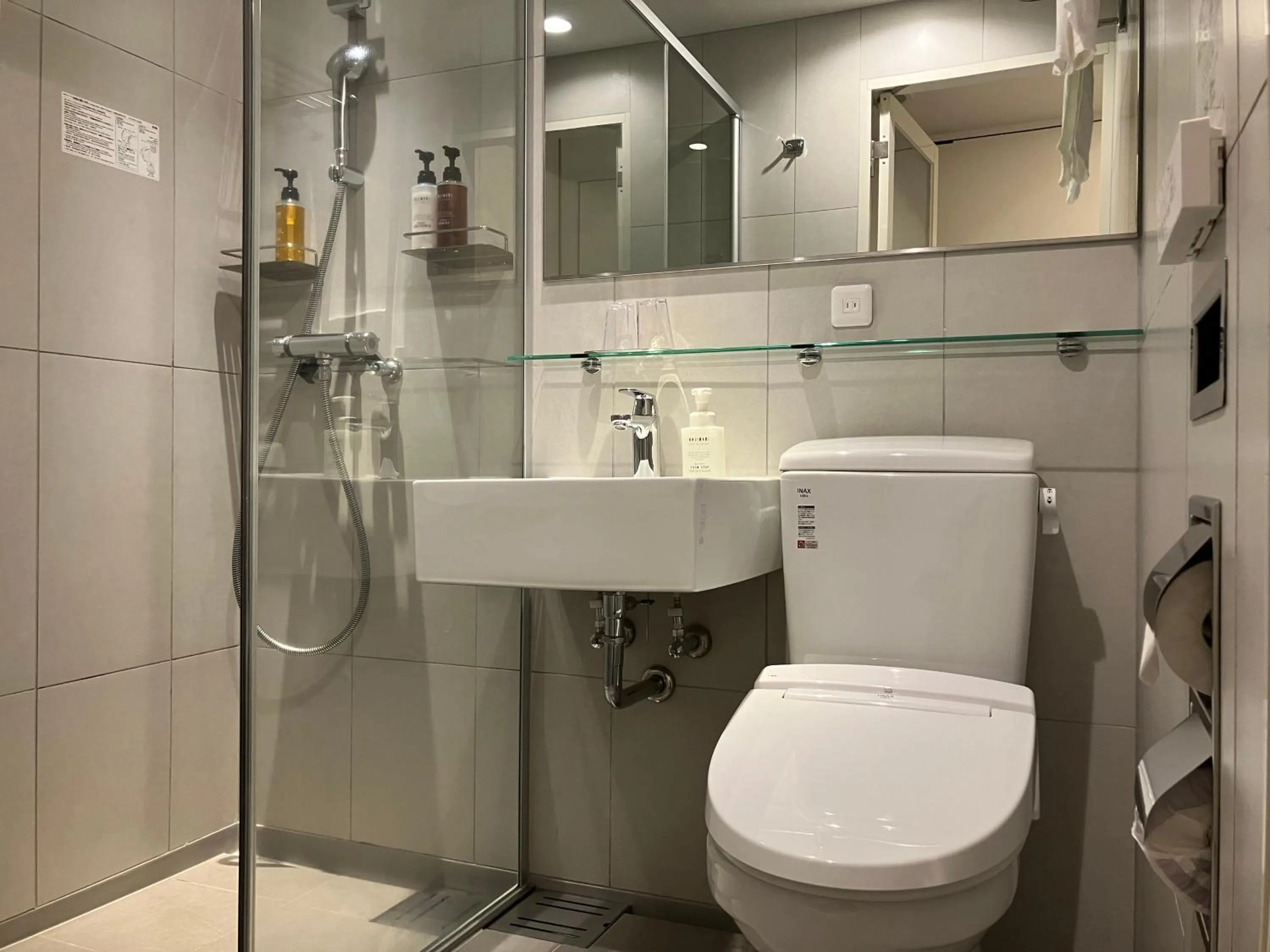 Shower in Smile Hotel Hiroshima