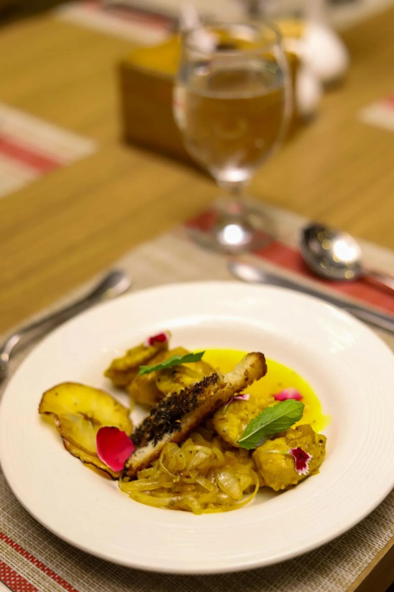 Food in Siddhartha Riverside Resort, Chumlingtar