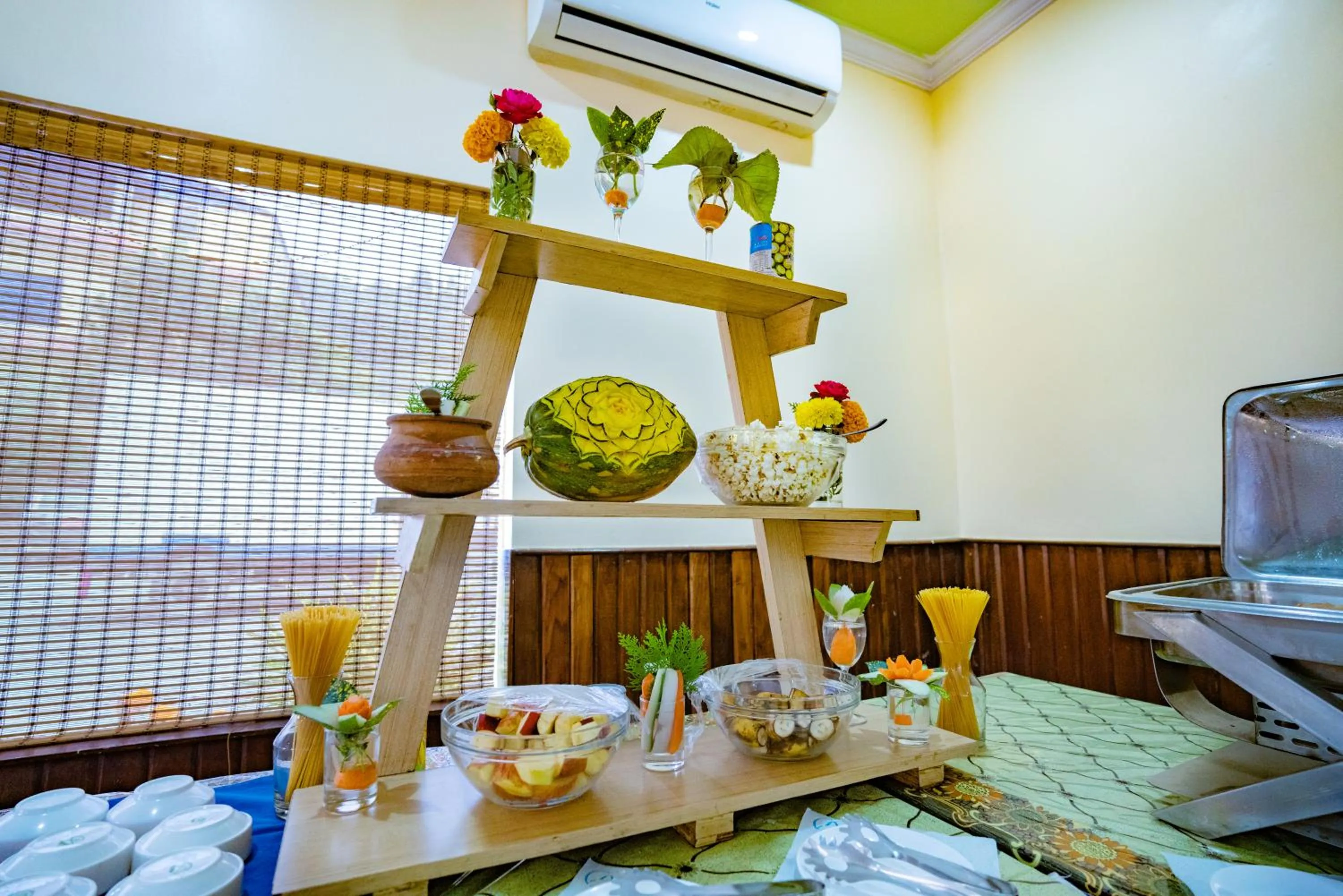 Buffet breakfast in Siddhartha Riverside Resort, Chumlingtar