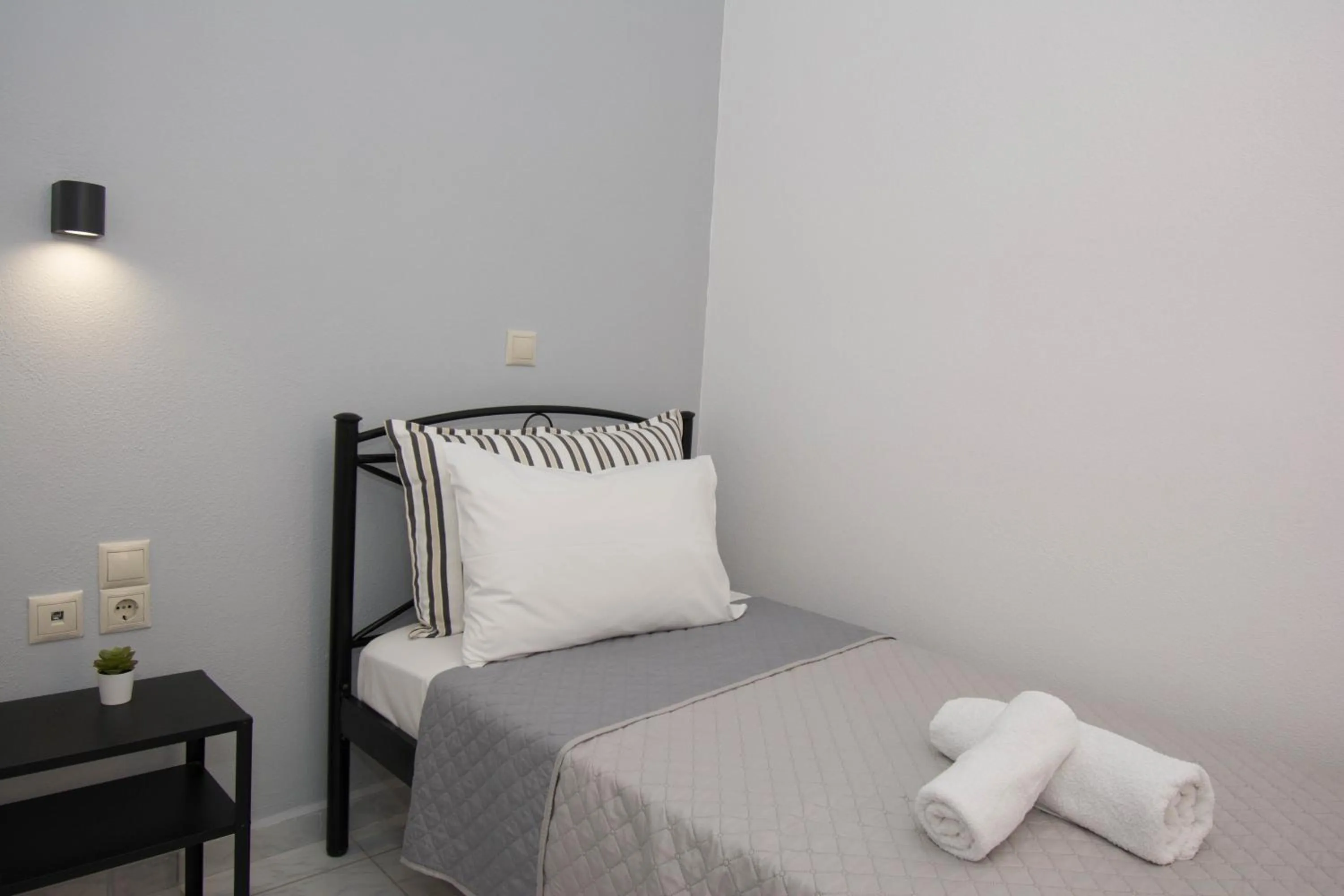 Bed in Jasmine Suites "By Checkin"