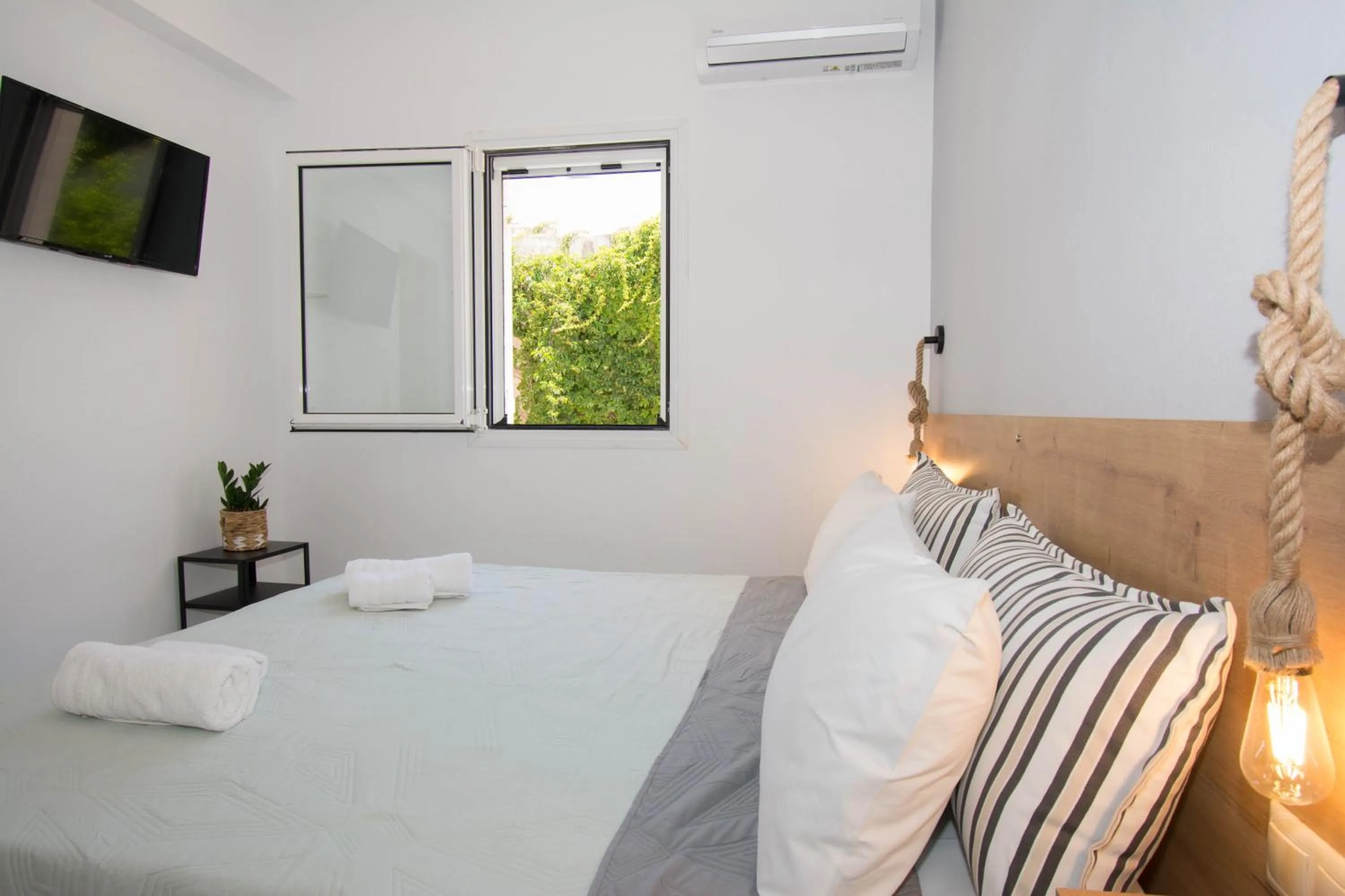 Bed in Jasmine Suites "By Checkin"