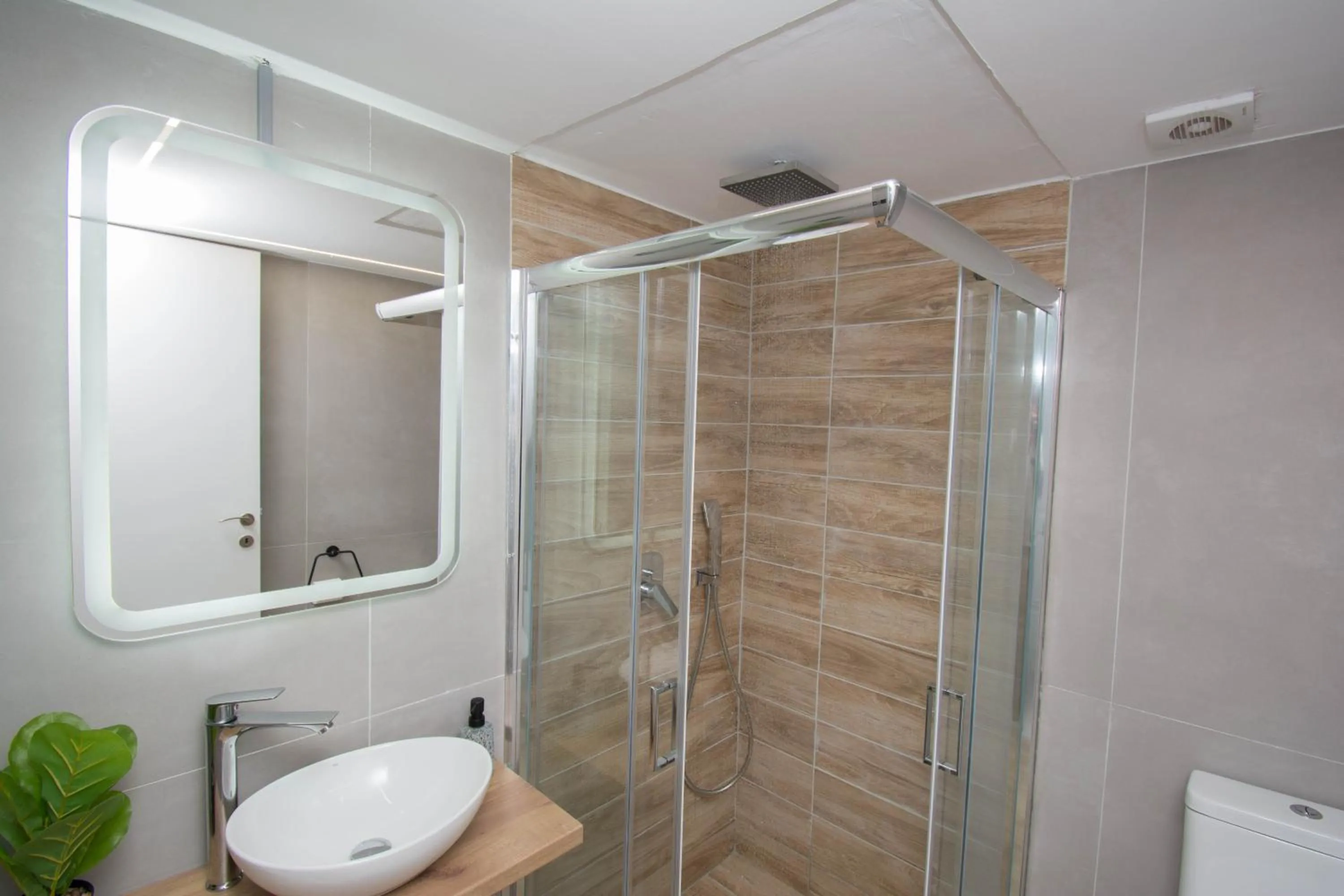 Shower in Jasmine Suites "By Checkin"