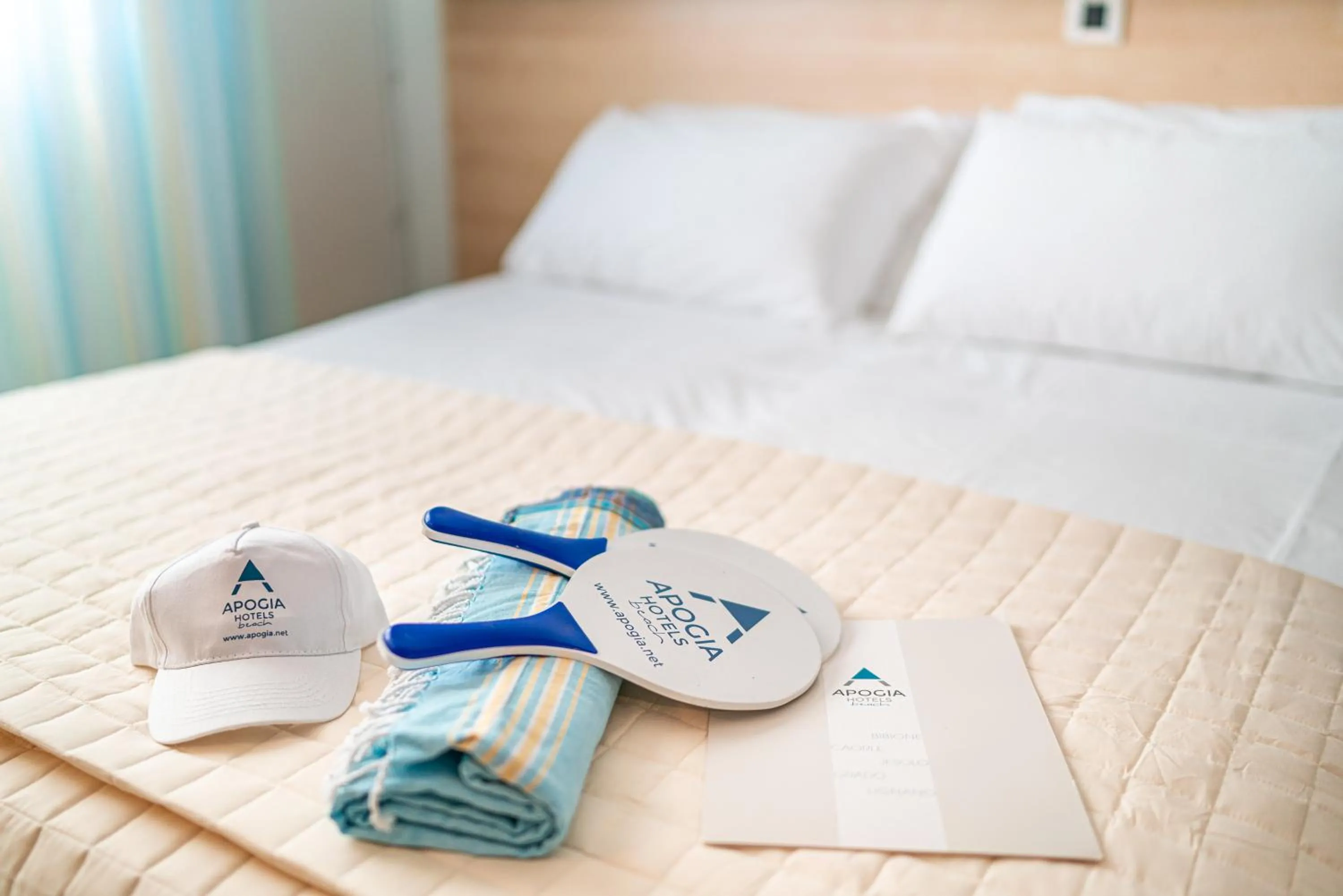 Swimming pool, Bed in Hotel Condor