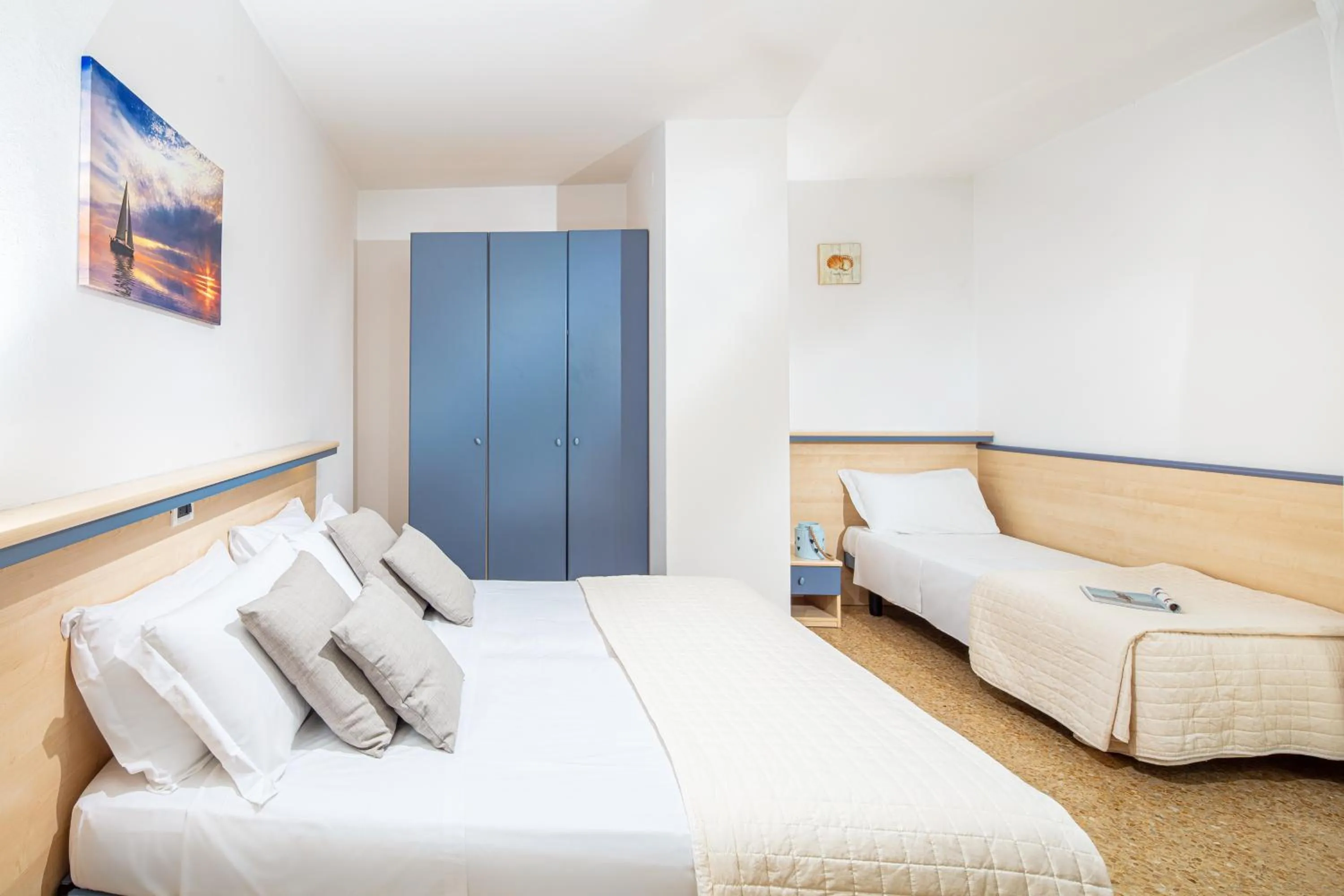 Property building, Bed in Hotel Condor