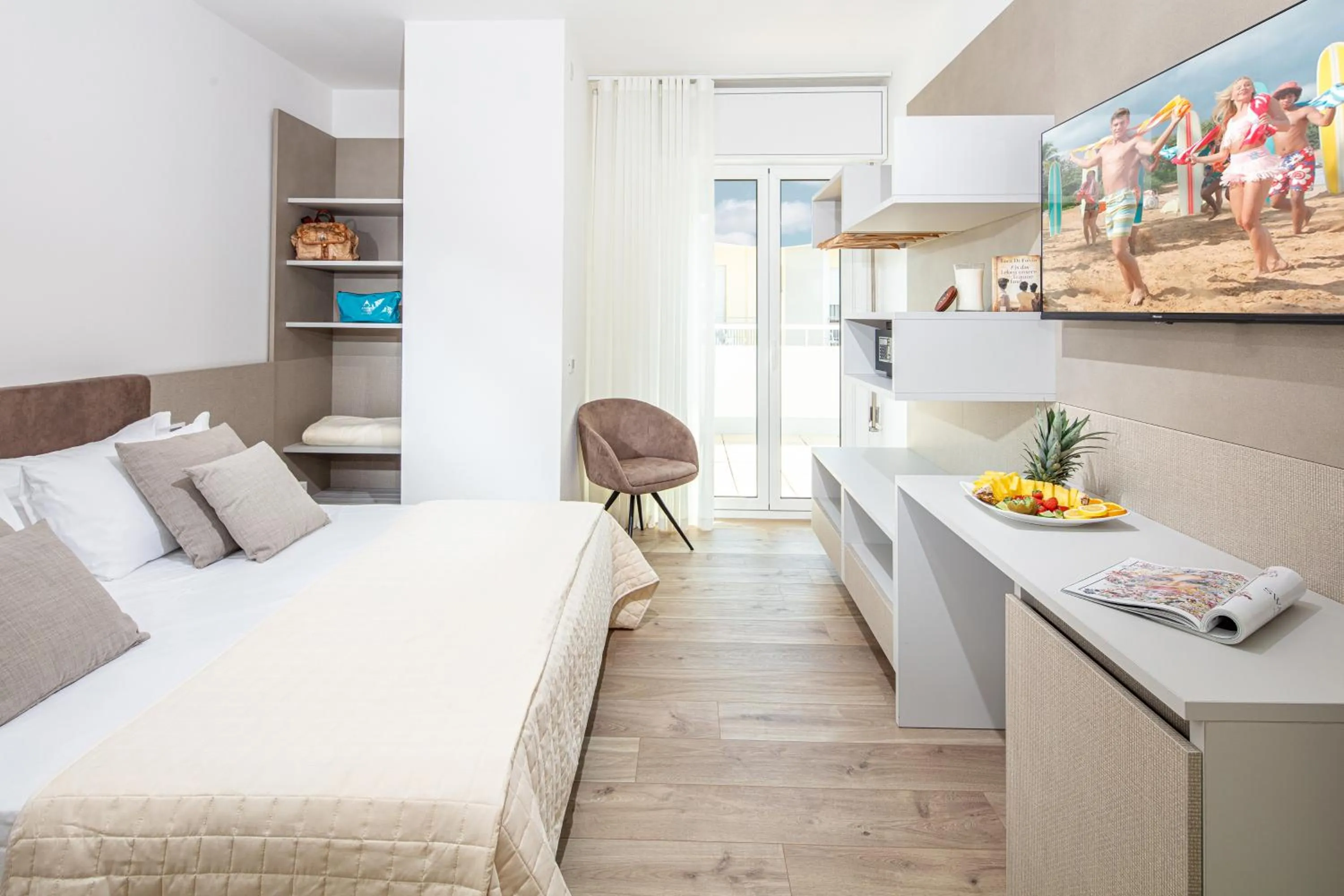 Property building, Bed in Hotel Condor