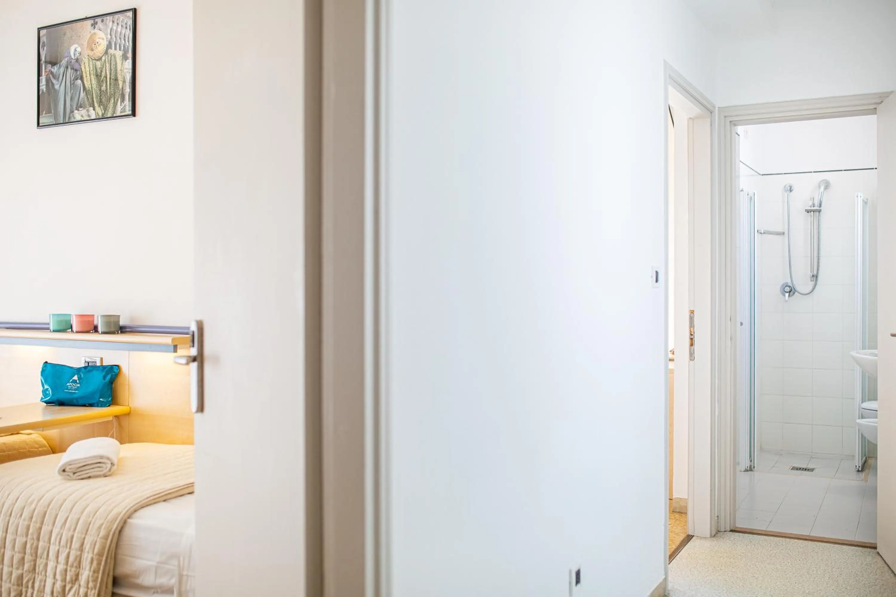 Property building, Bed in Hotel Condor