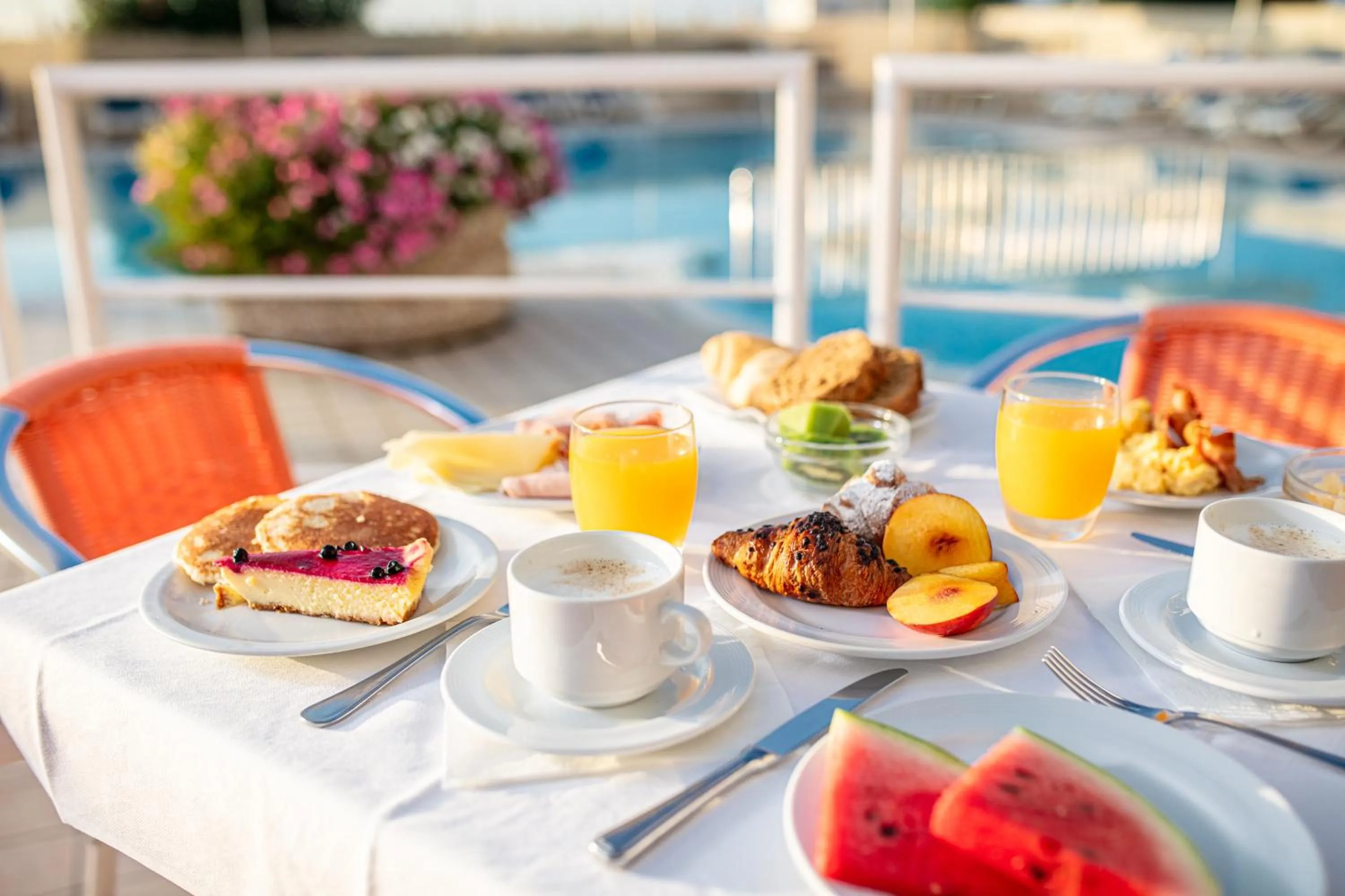 Restaurant/places to eat in Hotel Condor