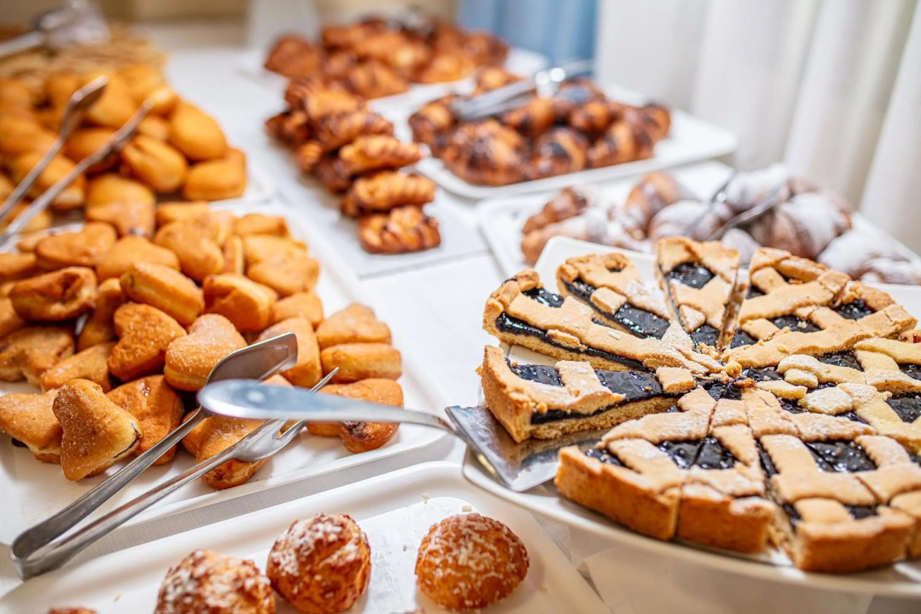 Restaurant/places to eat in Hotel Condor