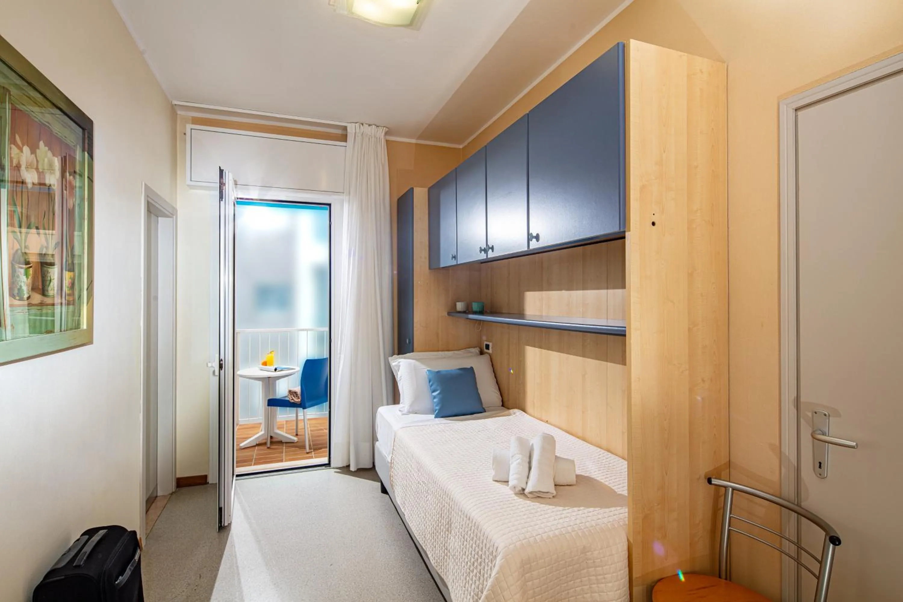 Restaurant/places to eat, Bed in Hotel Condor