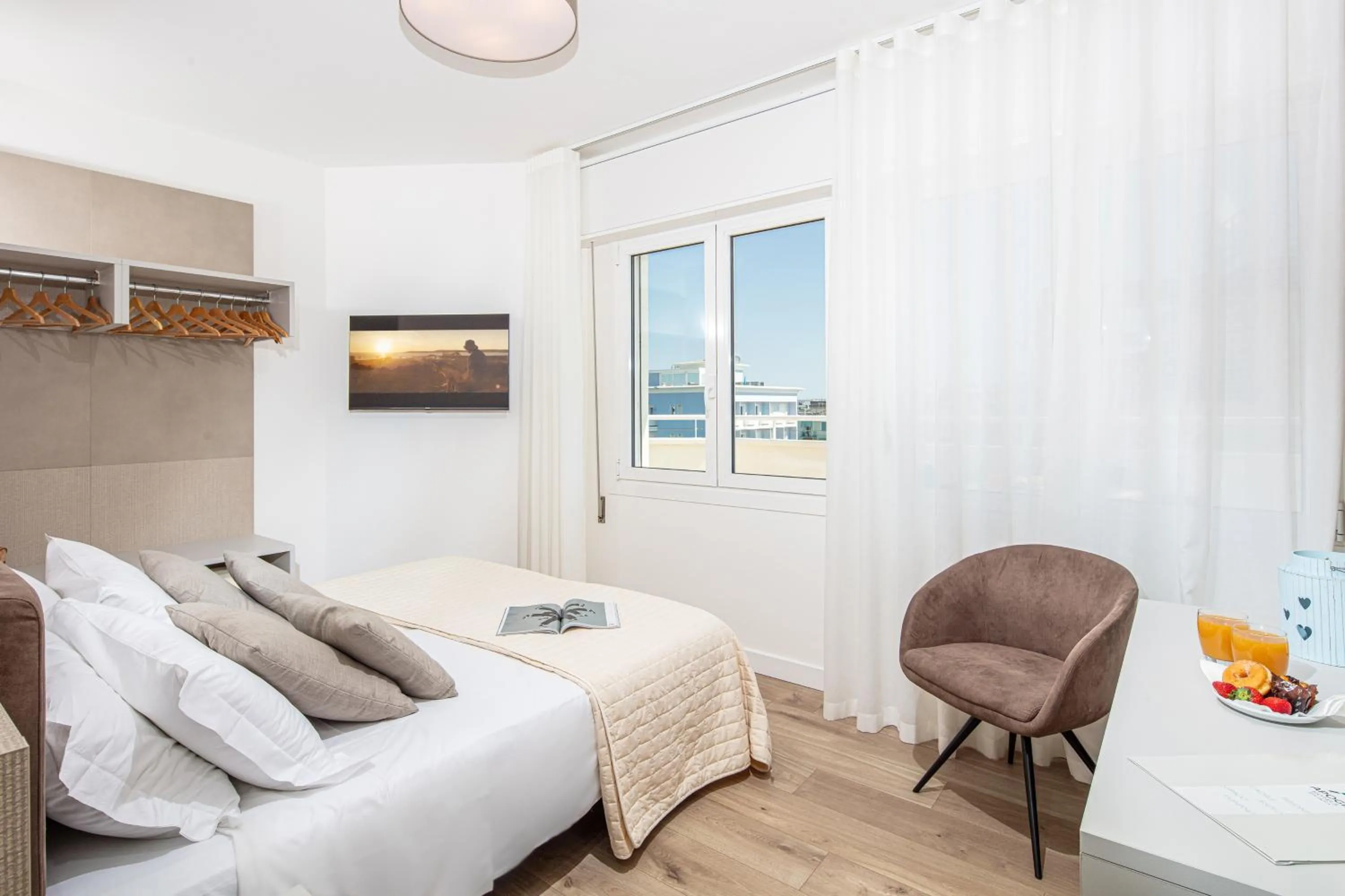 Property building, Bed in Hotel Condor