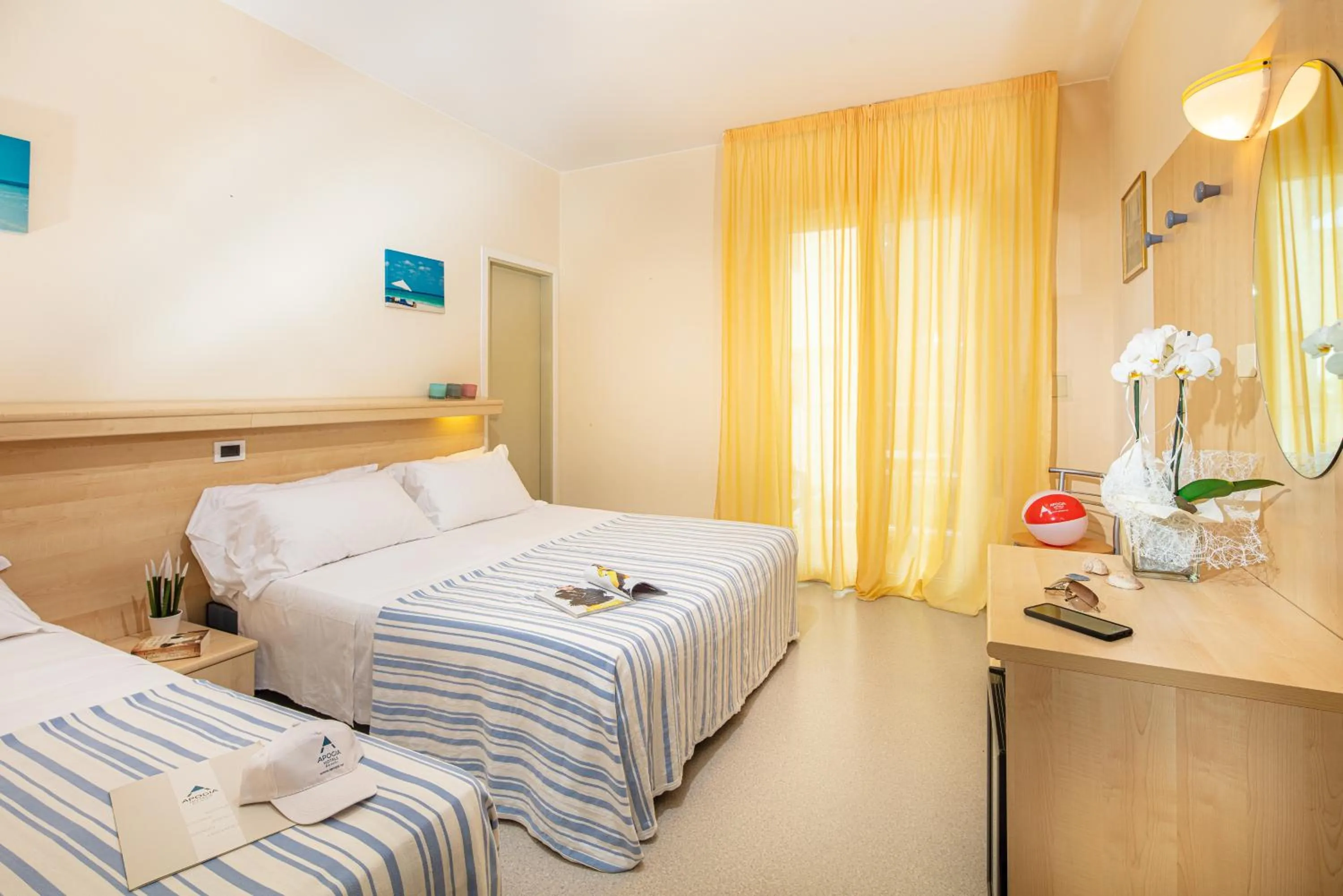 Property building, Bed in Hotel Condor