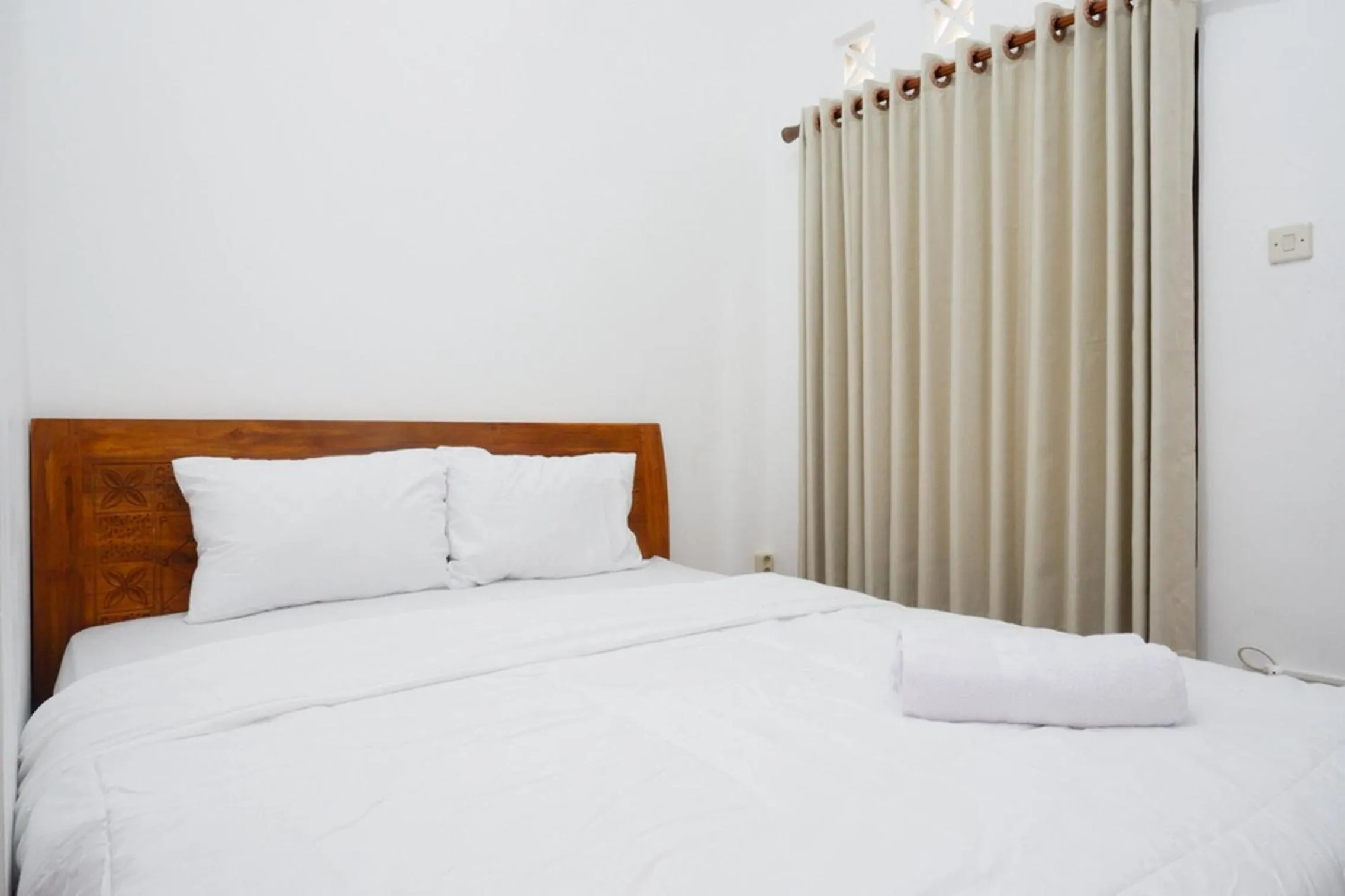 Bedroom, Bed in RedDoorz Syariah near Exit Tol Krapyak Semarang