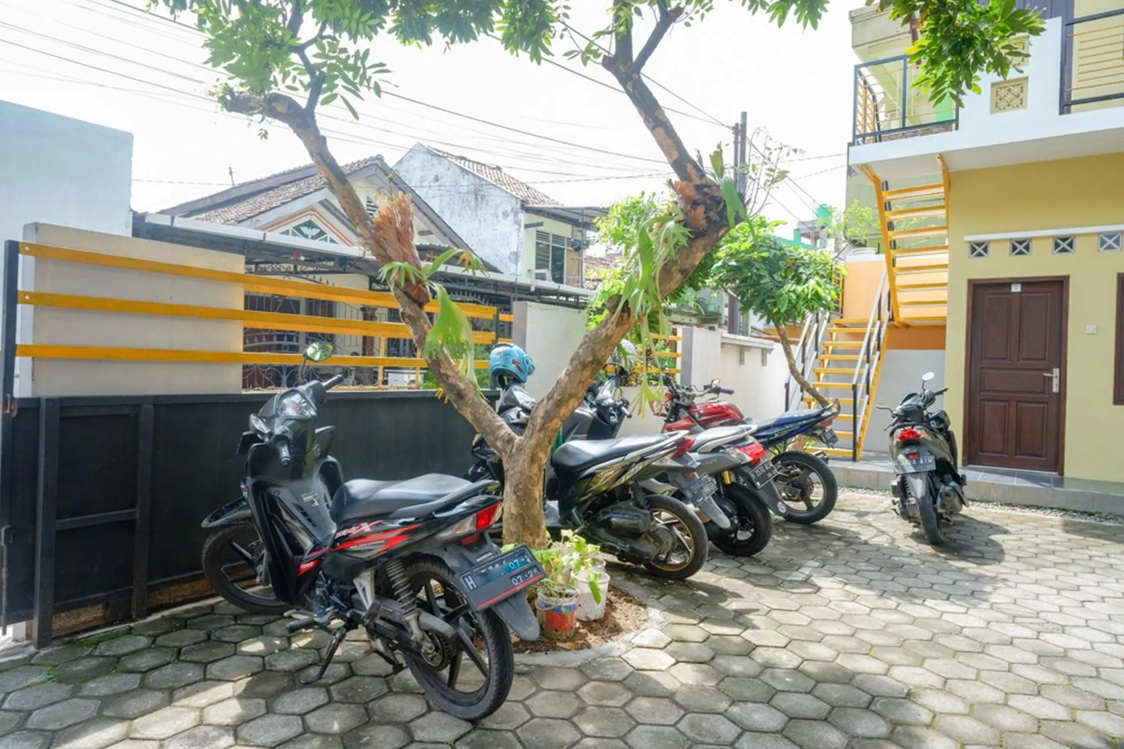 Property building in RedDoorz Syariah near Exit Tol Krapyak Semarang