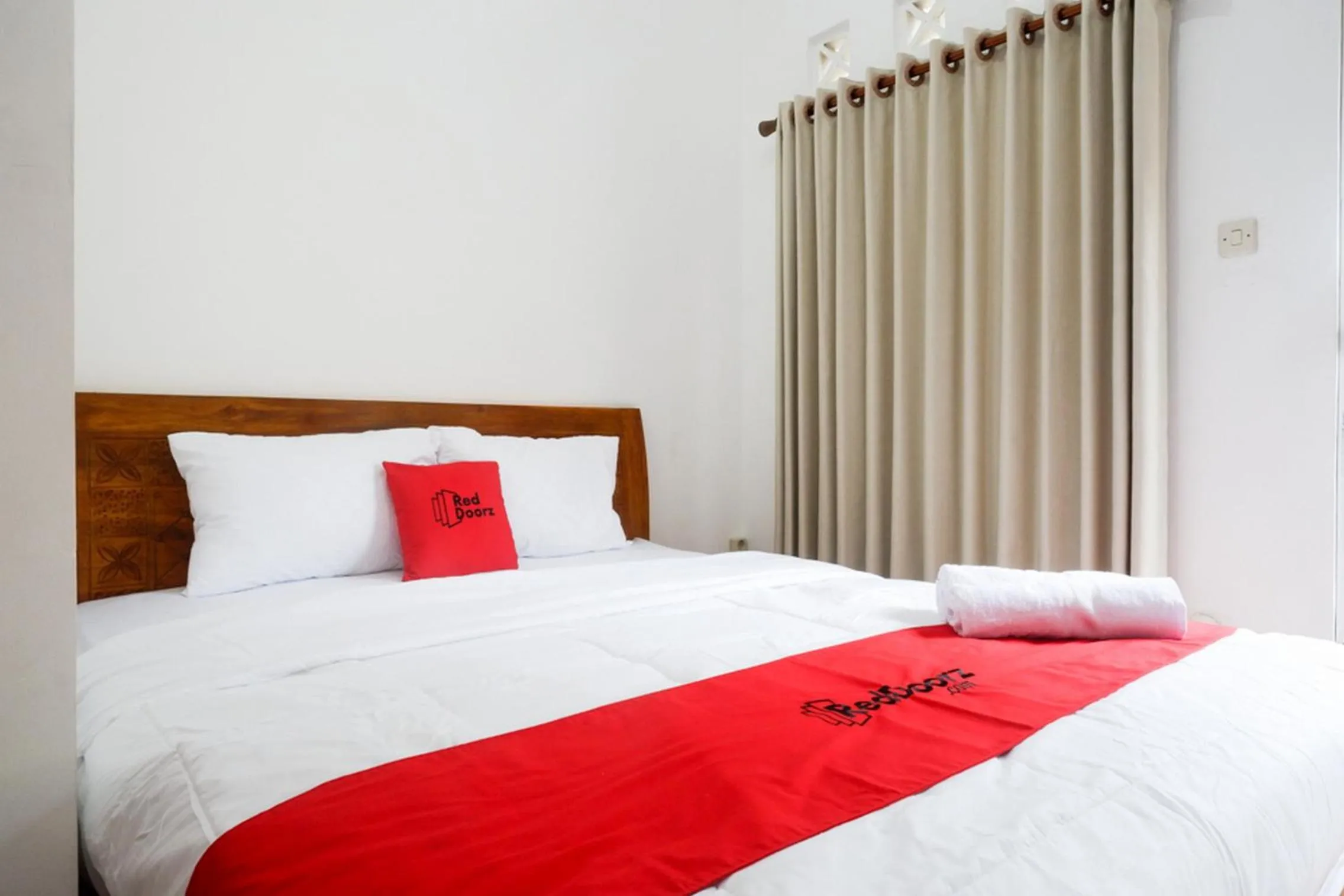 Bedroom, Bed in RedDoorz Syariah near Exit Tol Krapyak Semarang