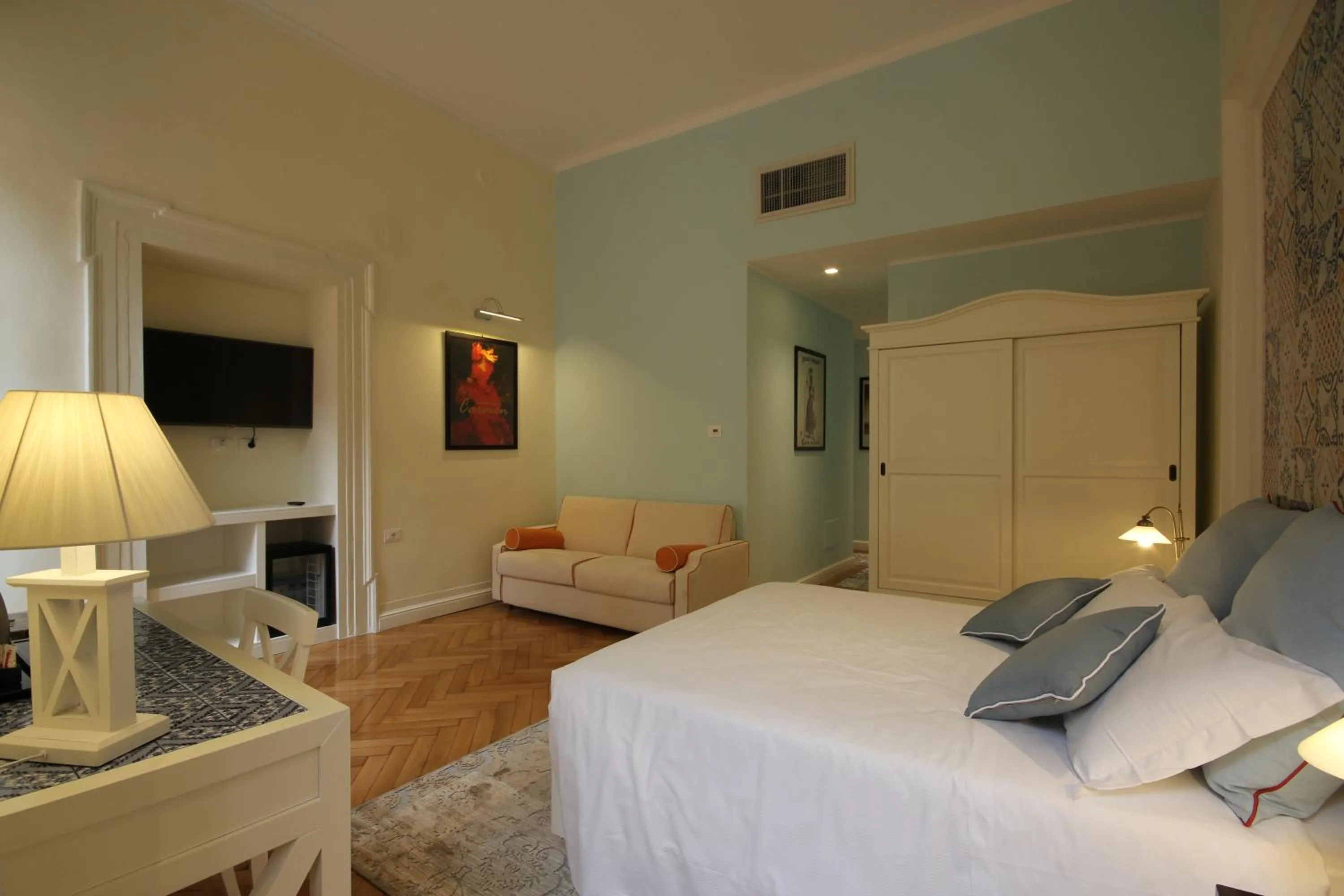 Photo of the whole room, Bed in Hotel Bologna ***S