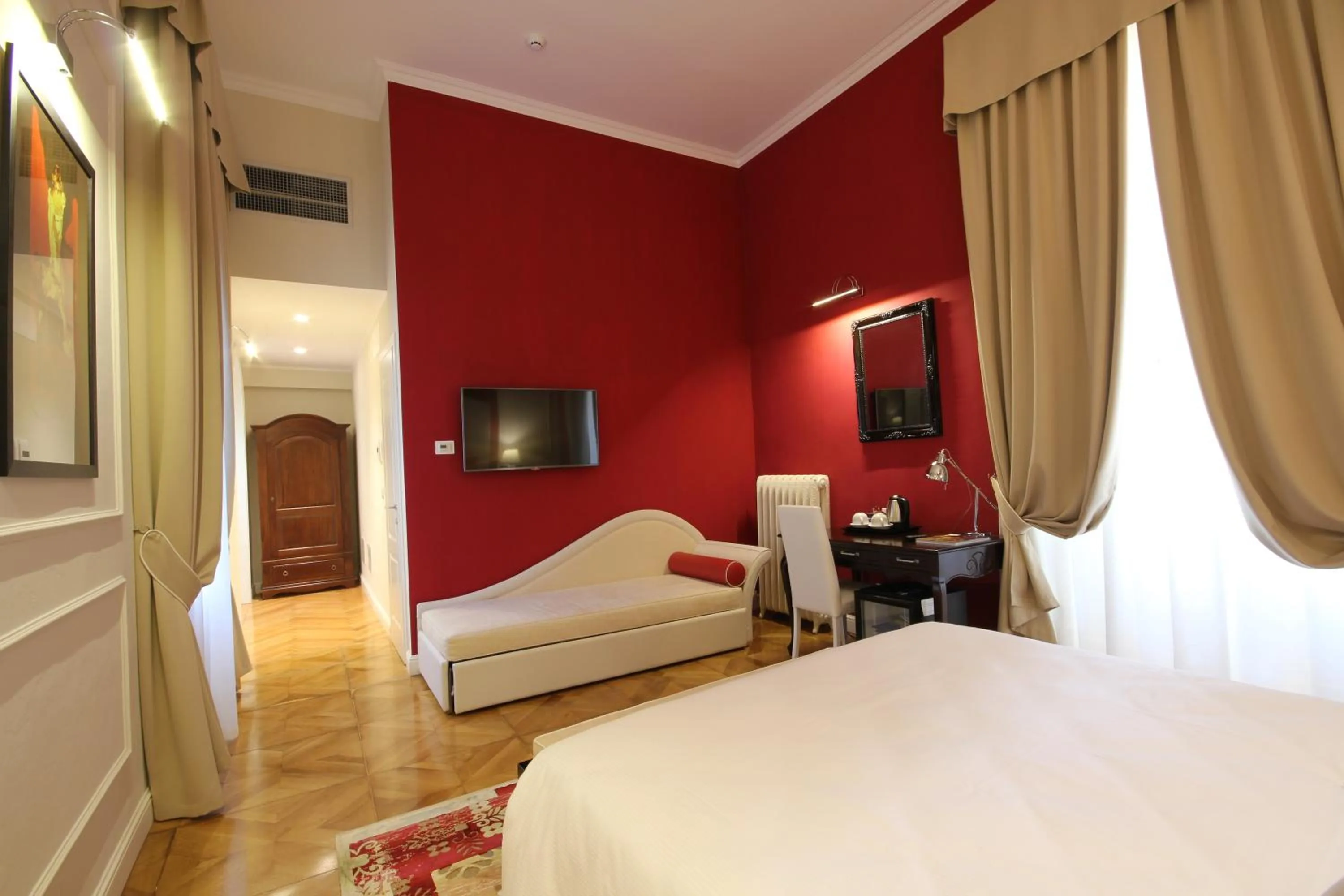 Photo of the whole room, Bed in Hotel Bologna ***S
