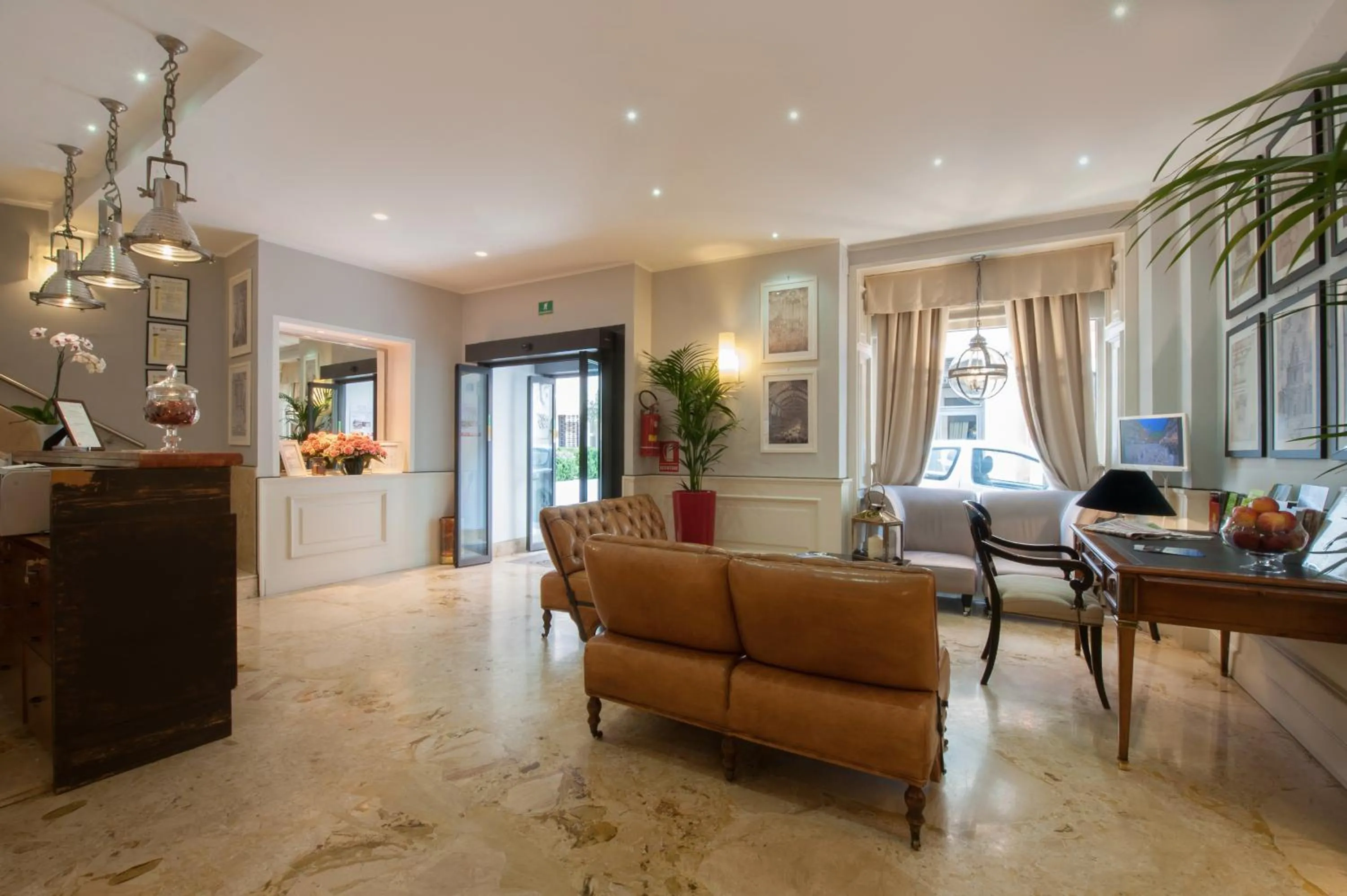 Lobby or reception in Hotel Bologna ***S