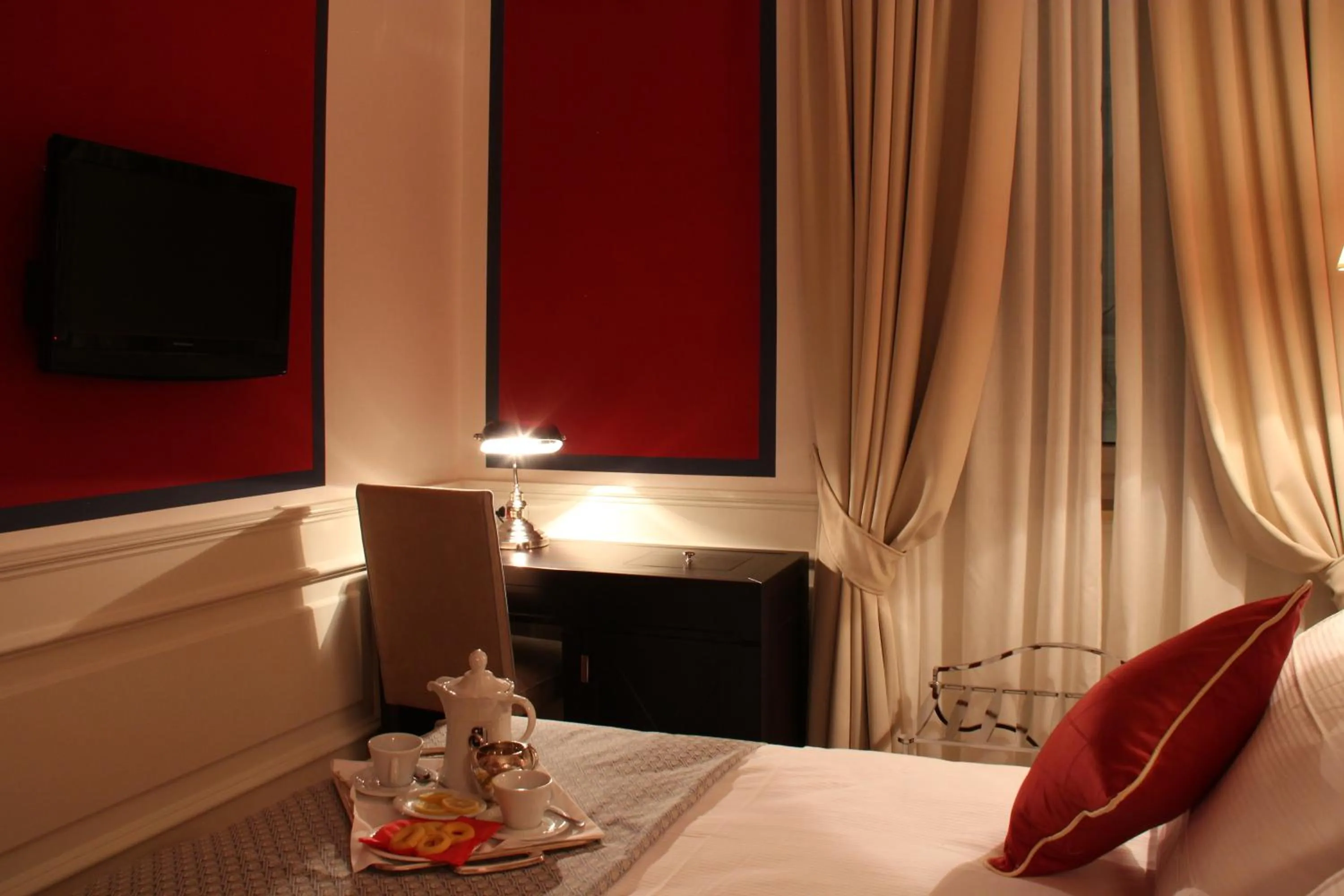 Photo of the whole room, Bed in Hotel Bologna ***S