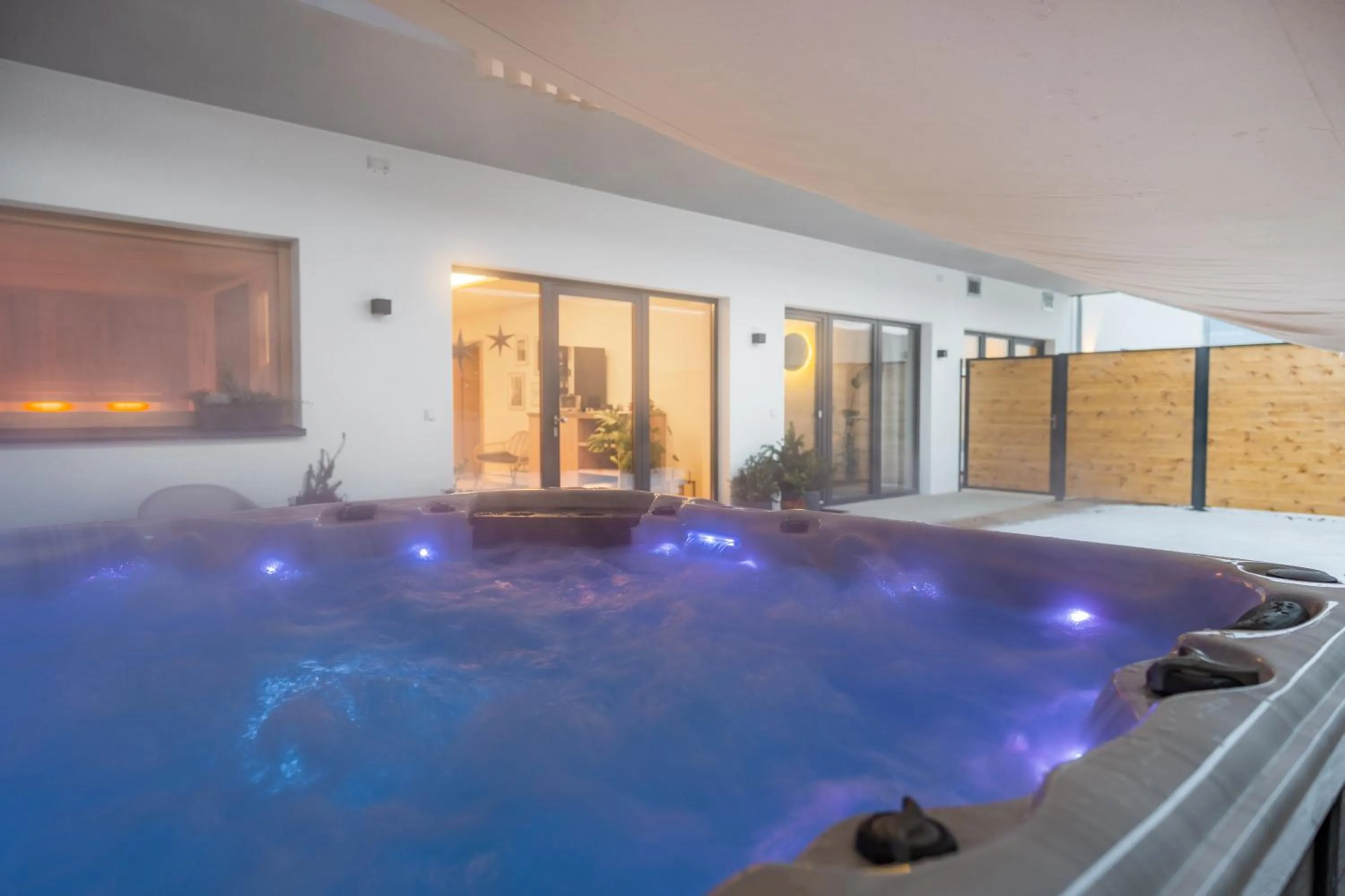 Hot Tub in zeitlang by Rösslwirt