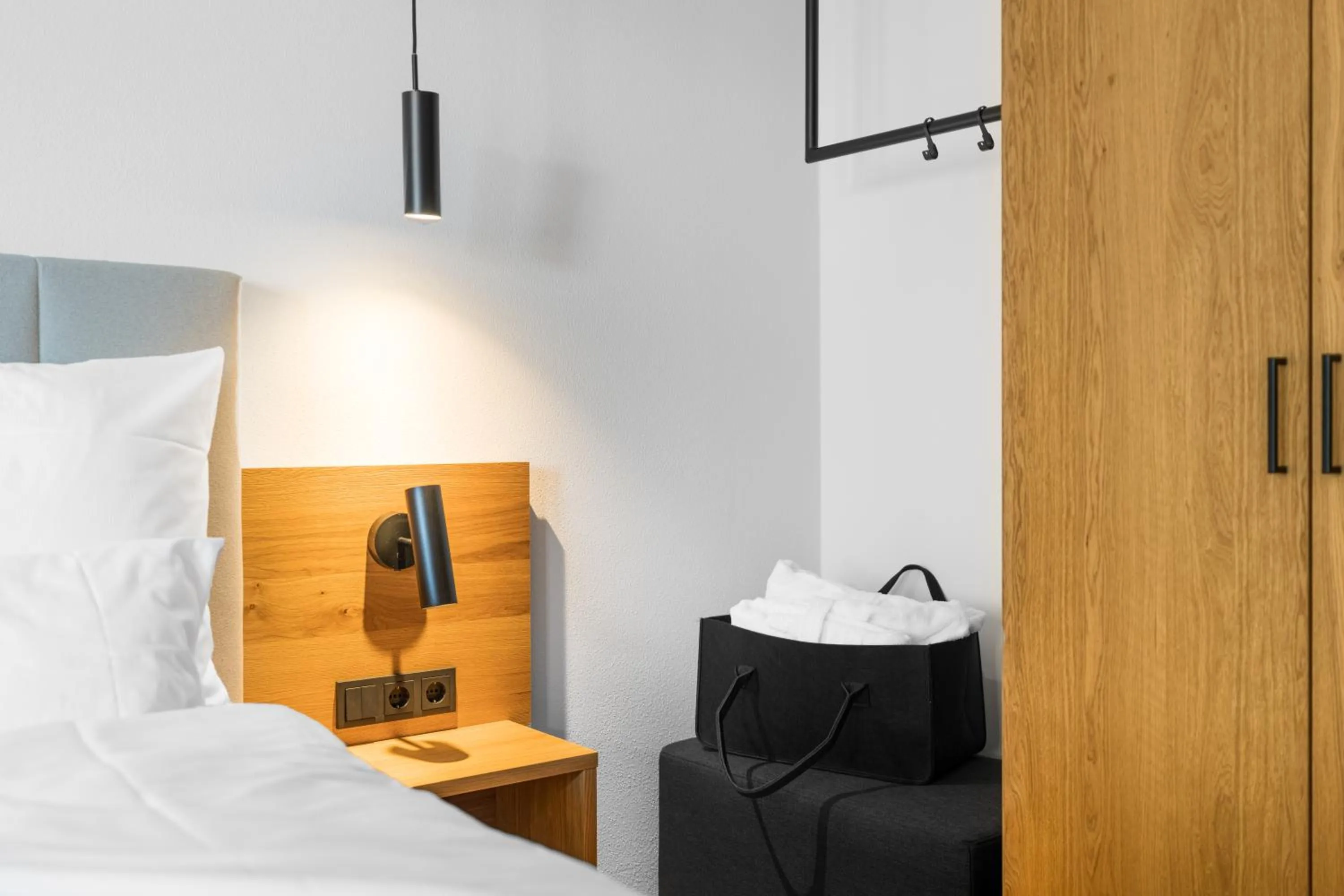 room service, Bed in zeitlang by Rösslwirt