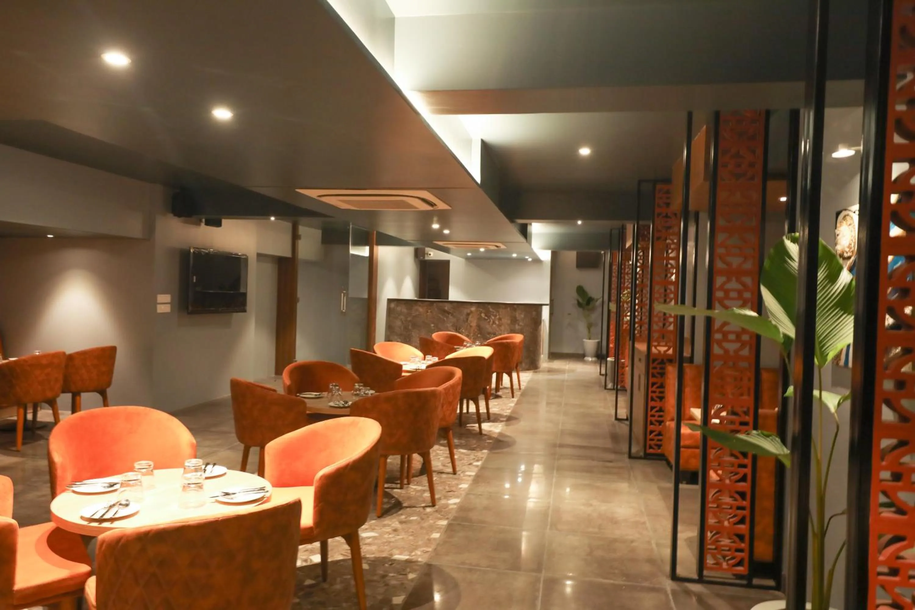 Restaurant/places to eat in Spree Hotel Aurangabad