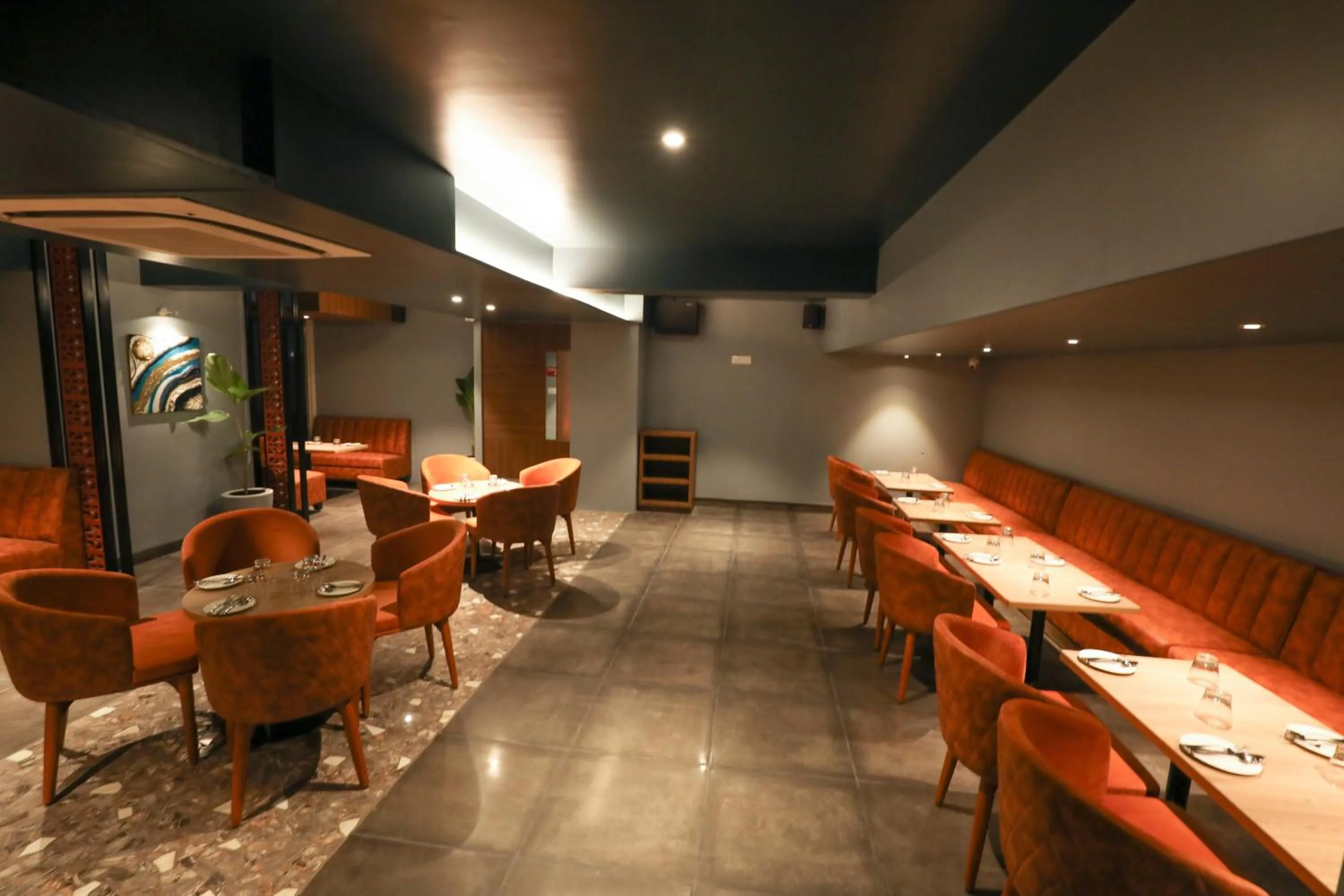 Restaurant/places to eat in Spree Hotel Aurangabad