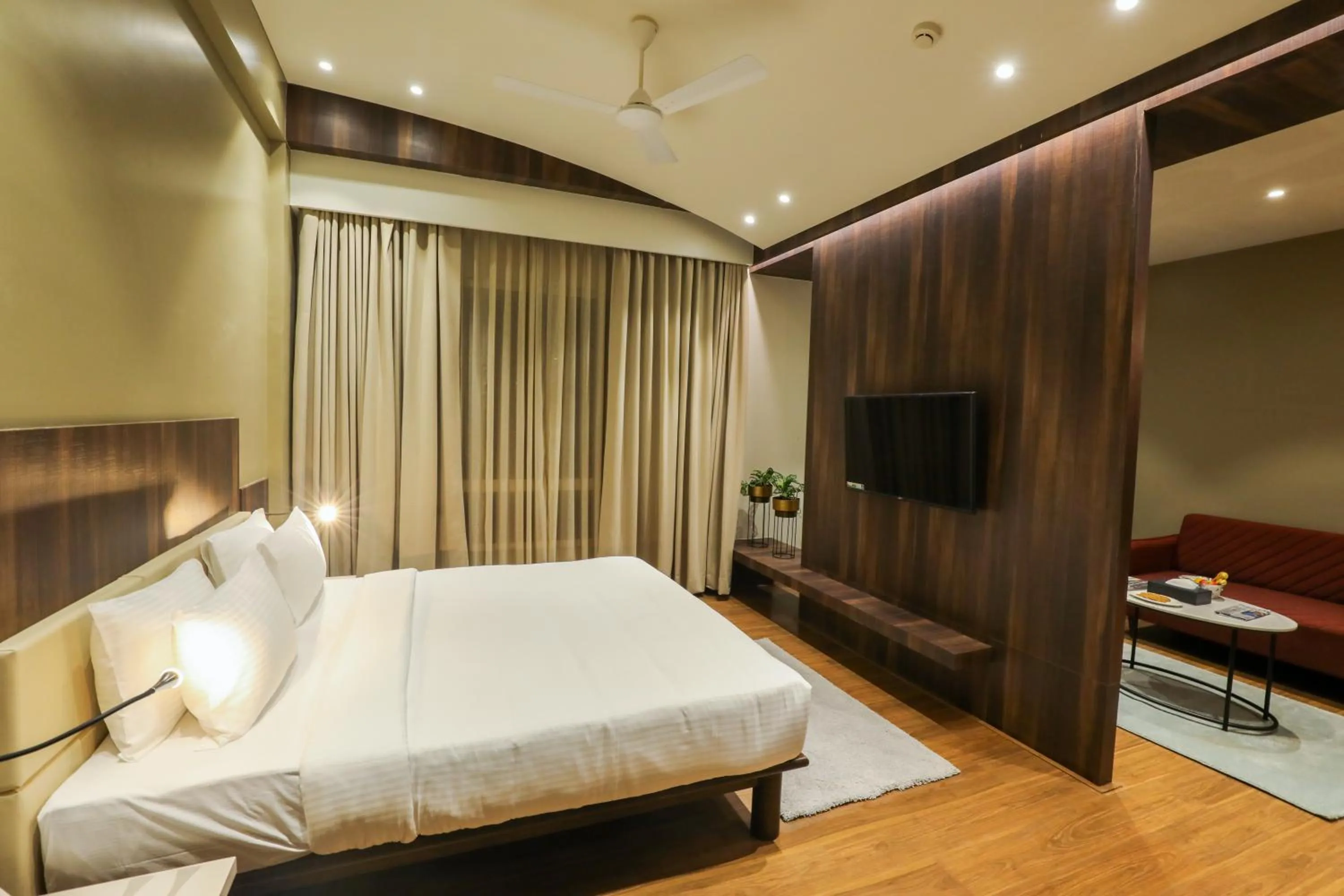 Bedroom, Bed in Spree Hotel Aurangabad