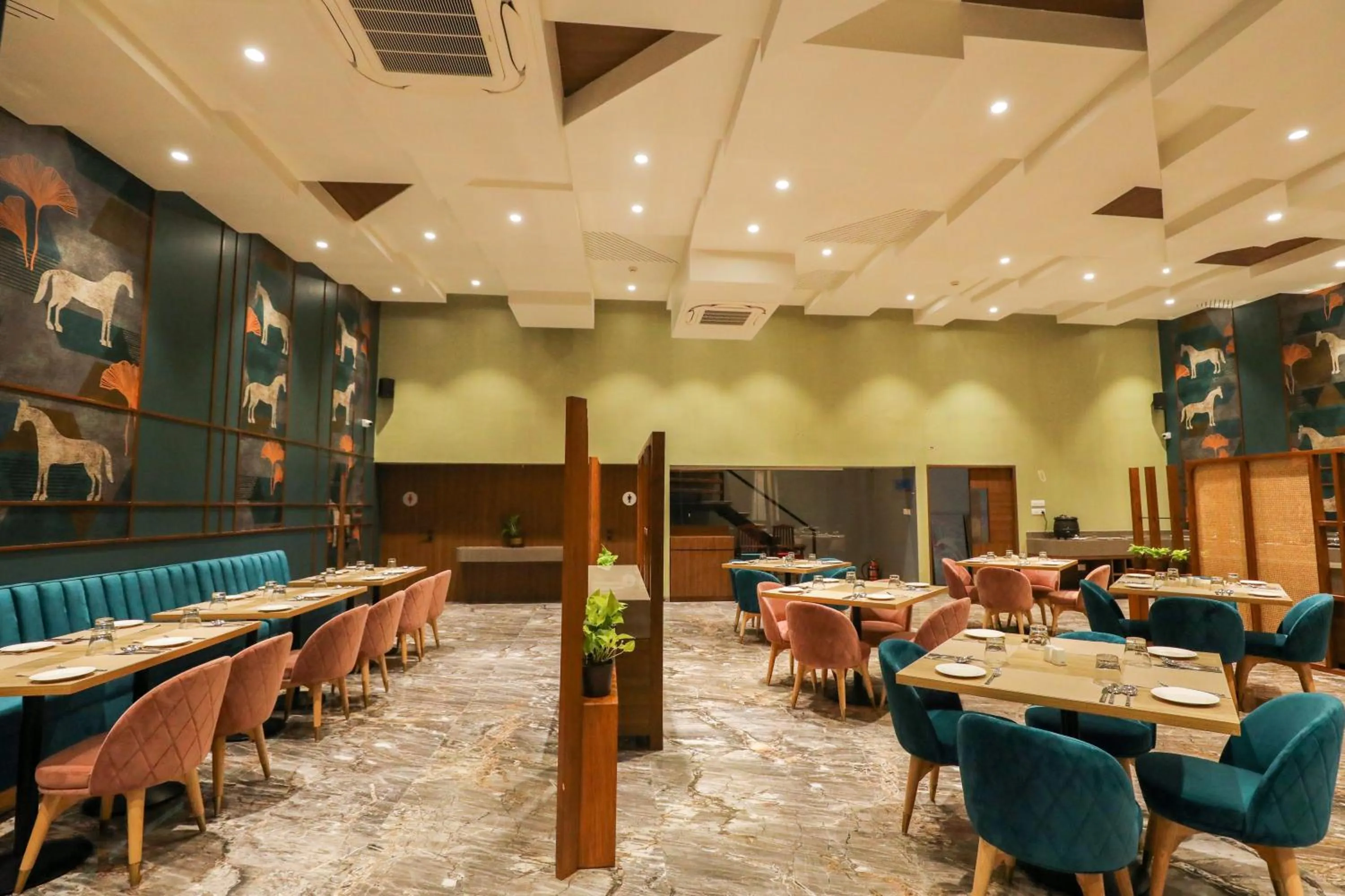 Restaurant/places to eat in Spree Hotel Aurangabad