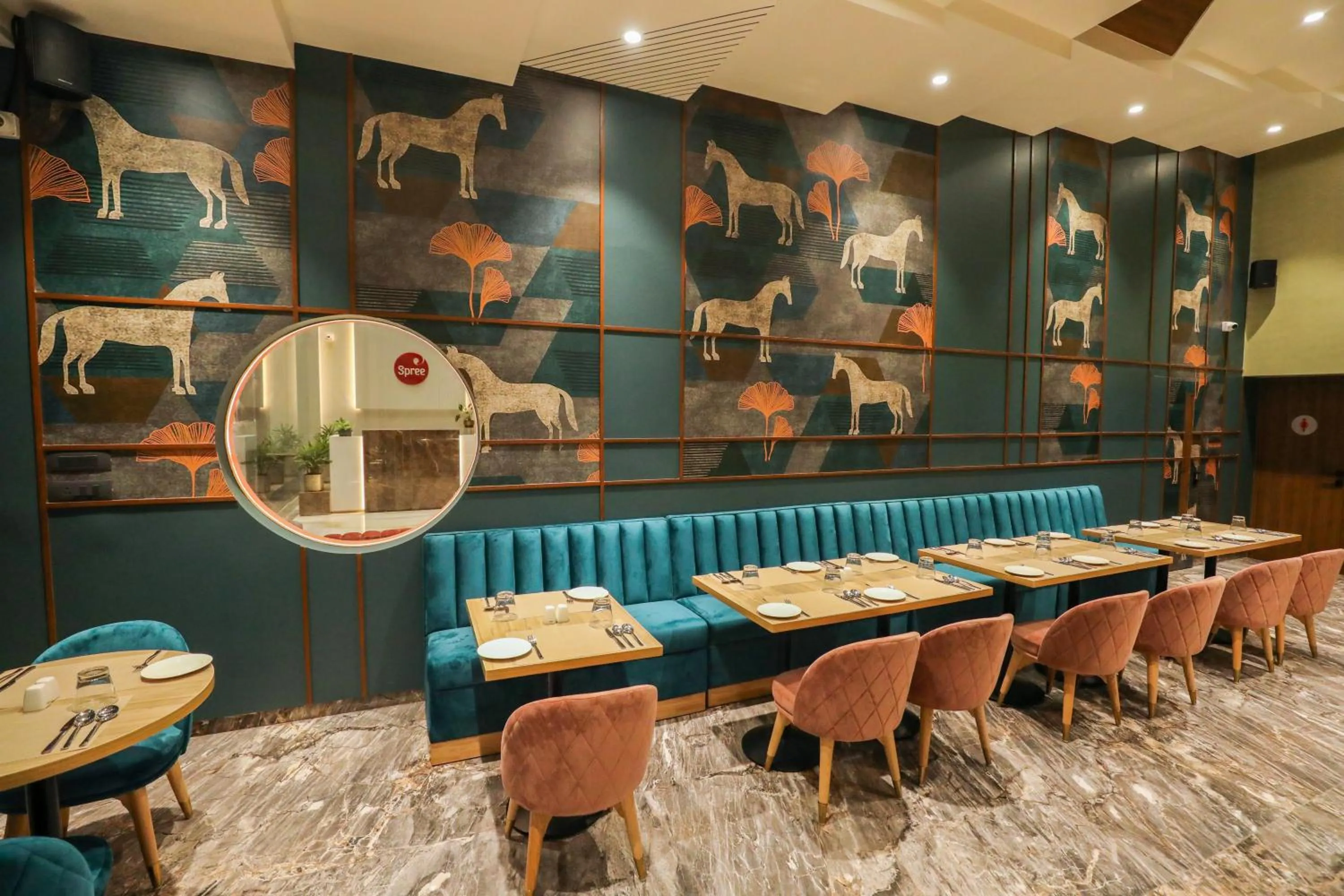 Restaurant/places to eat in Spree Hotel Aurangabad