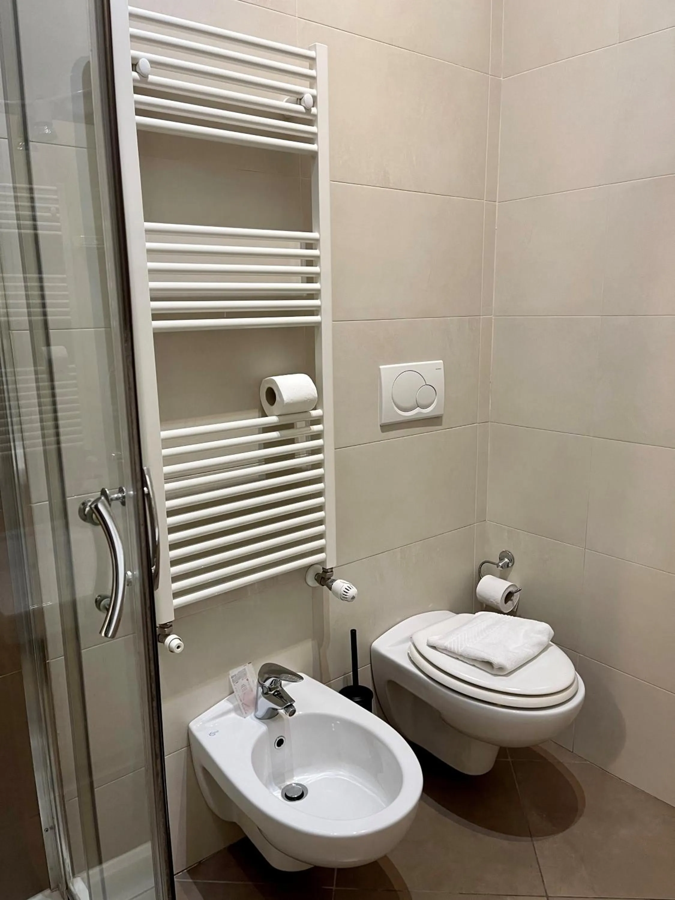 Bathroom in Easy Milano - Rooms and Apartments Navigli