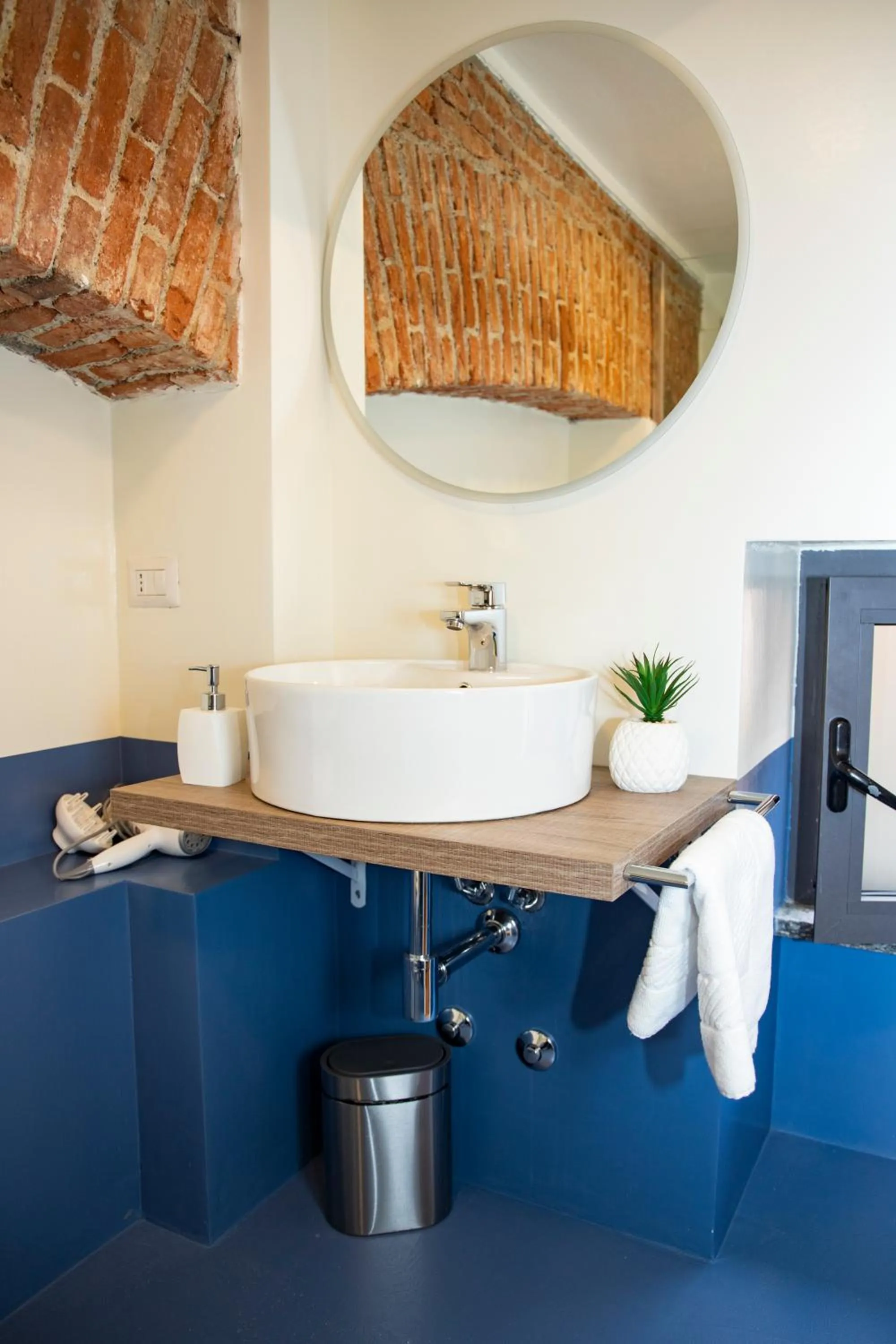 Bathroom in Easy Milano - Rooms and Apartments Navigli