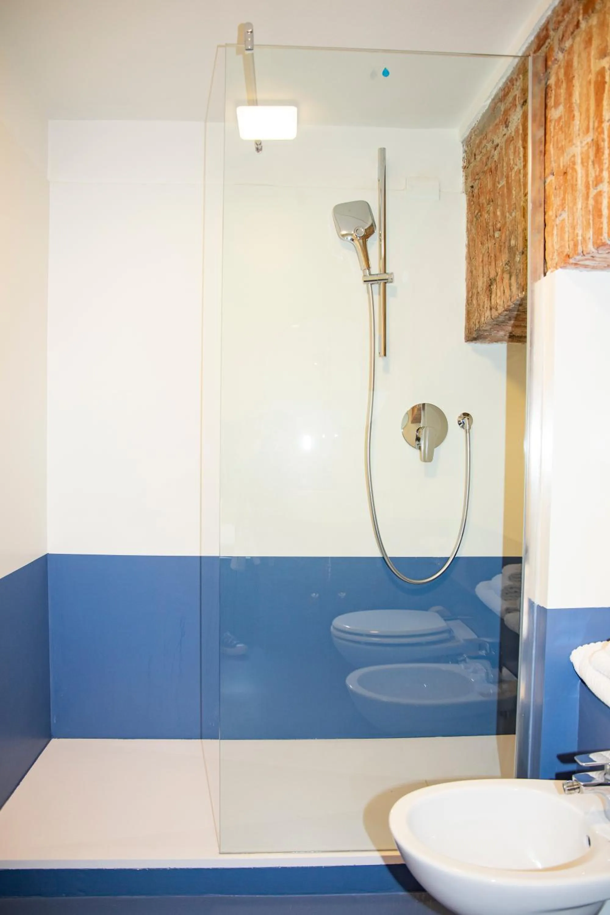 Shower in Easy Milano - Rooms and Apartments Navigli