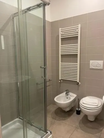 Bathroom in Easy Milano - Rooms and Apartments Navigli