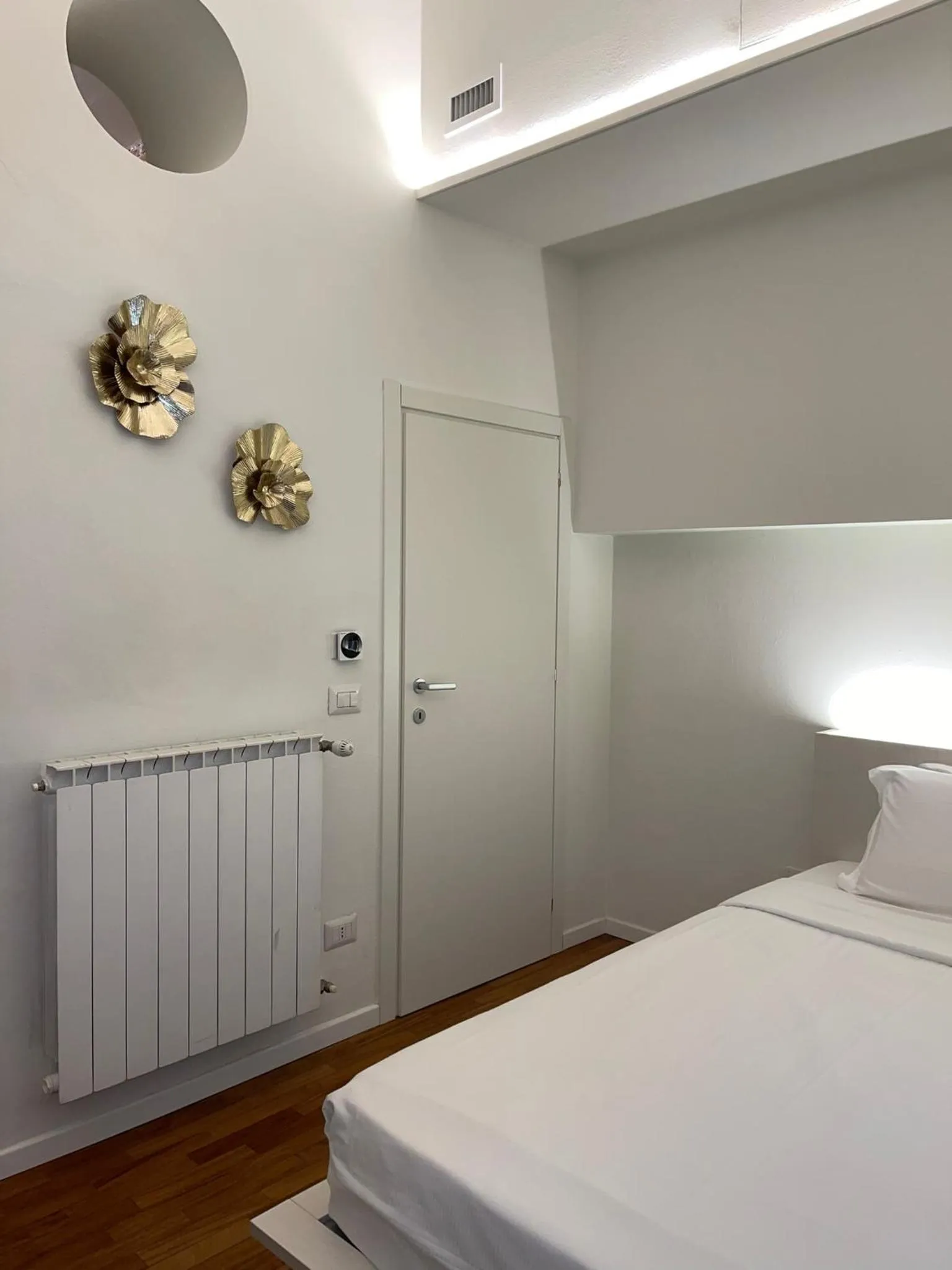 Bedroom, Bed in Easy Milano - Rooms and Apartments Navigli