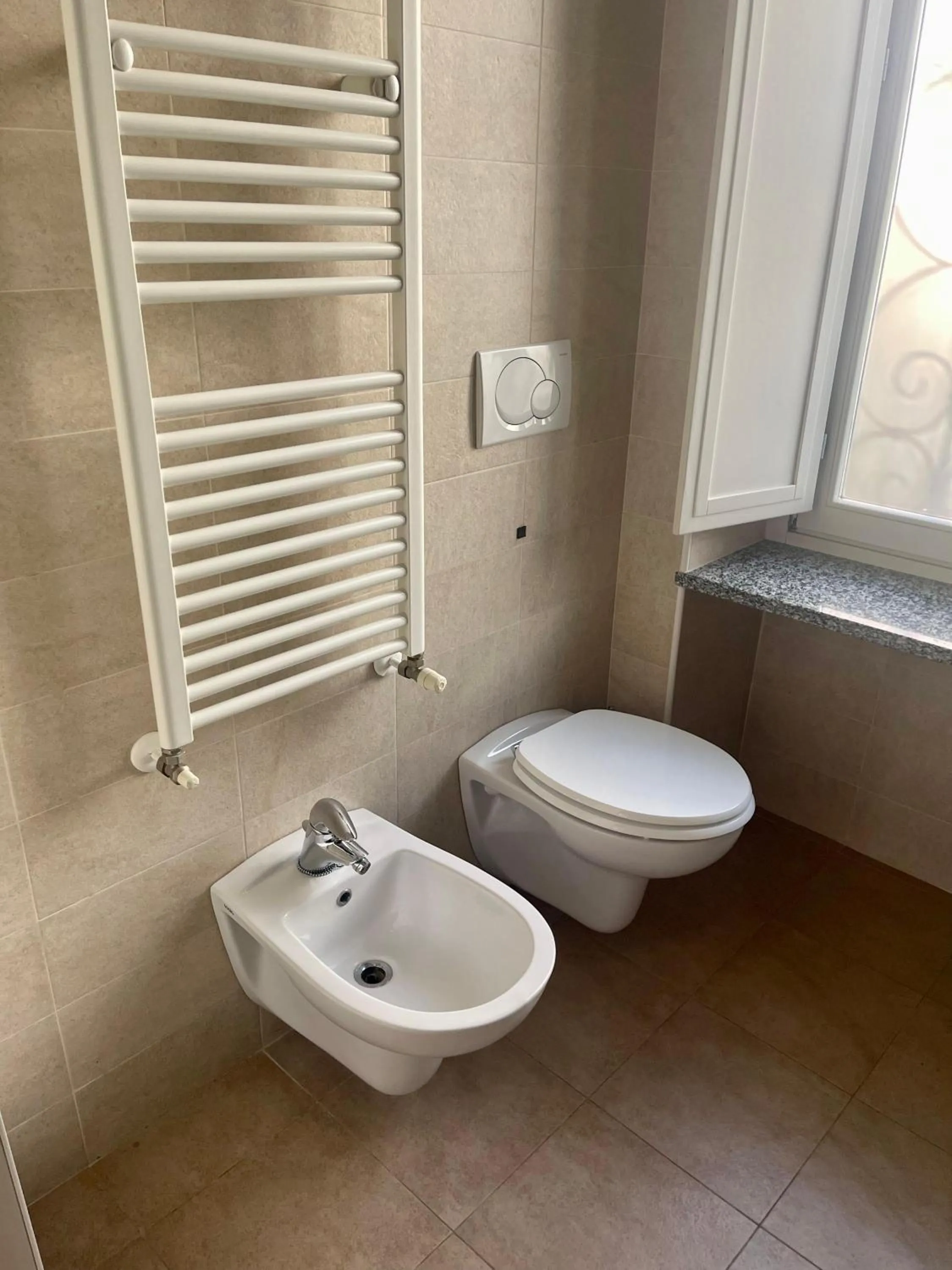 Toilet in Easy Milano - Rooms and Apartments Navigli