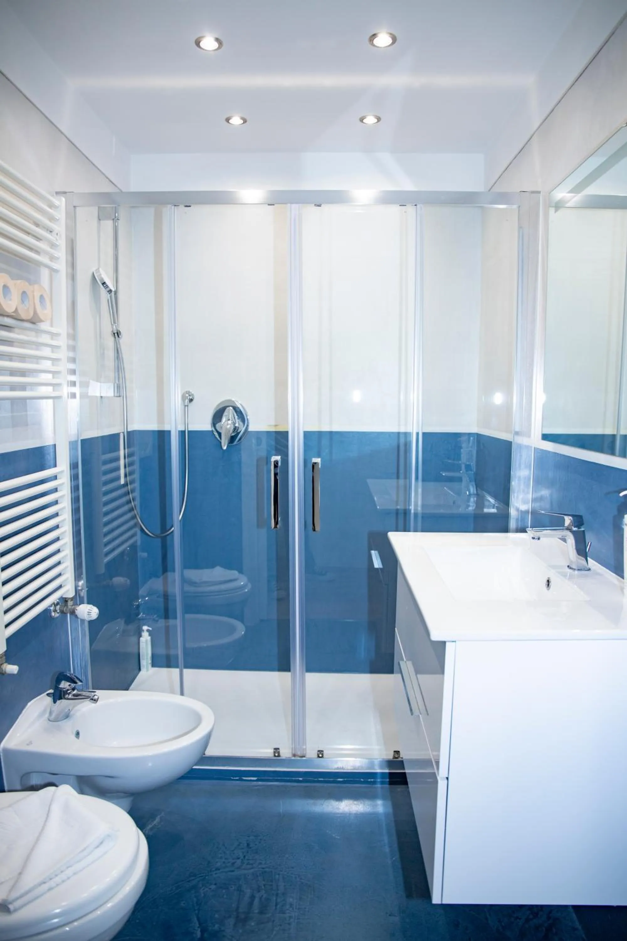 Shower in Easy Milano - Rooms and Apartments Navigli