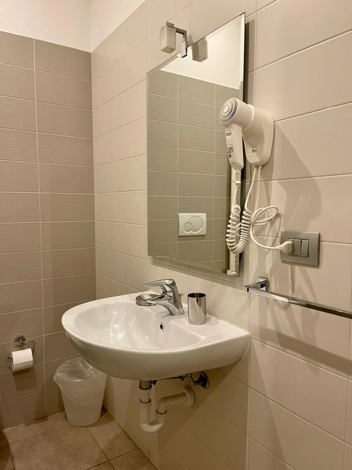 Bathroom in Easy Milano - Rooms and Apartments Navigli
