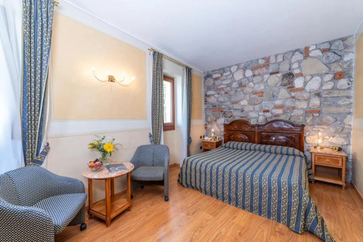 Classic Triple Room in Hotel Porta Del Sole Classic Triple Room in Hotel Porta Del Sole