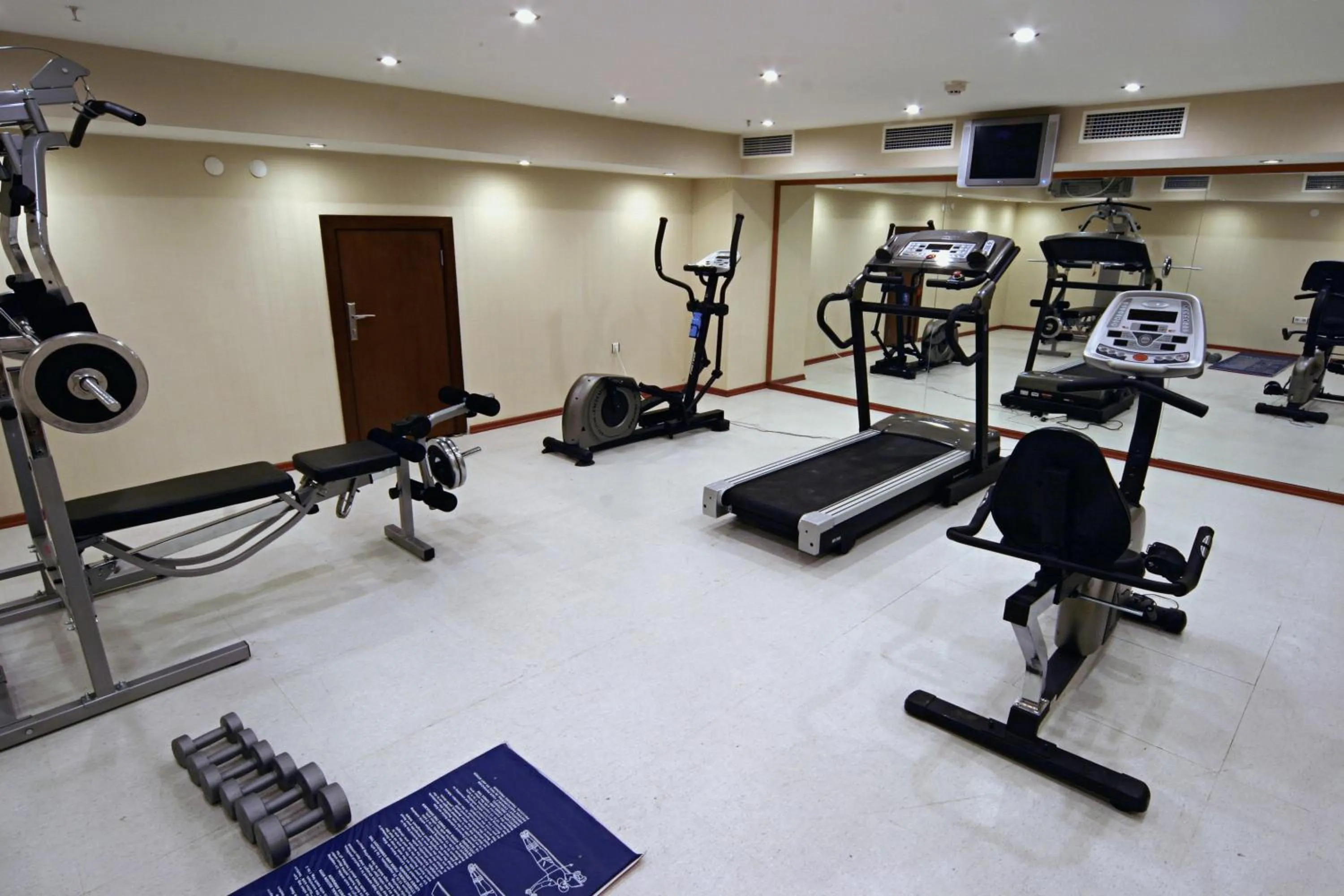 Fitness centre/facilities in CK Farabi Hotel