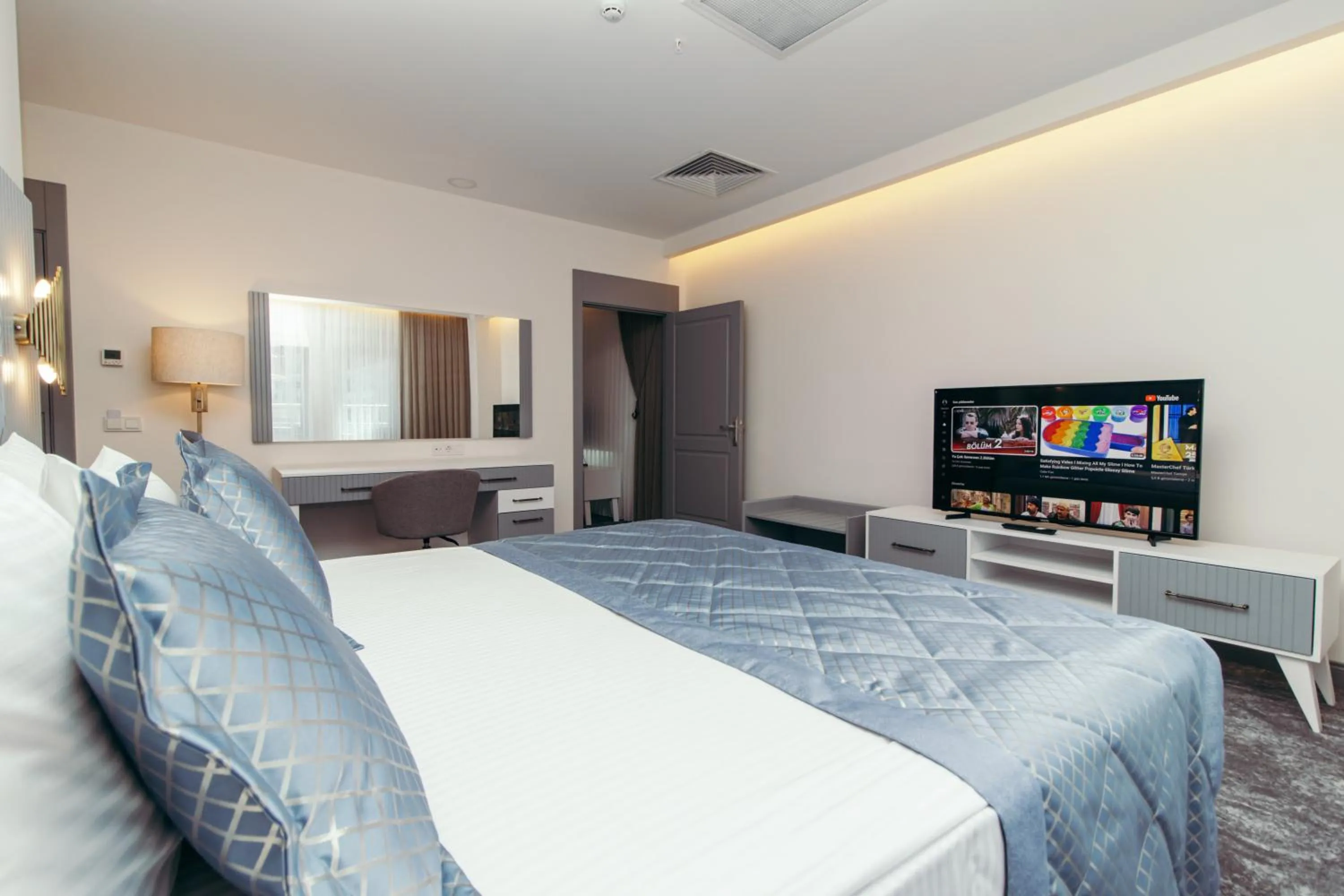 Bedroom, Bed in CK Farabi Hotel