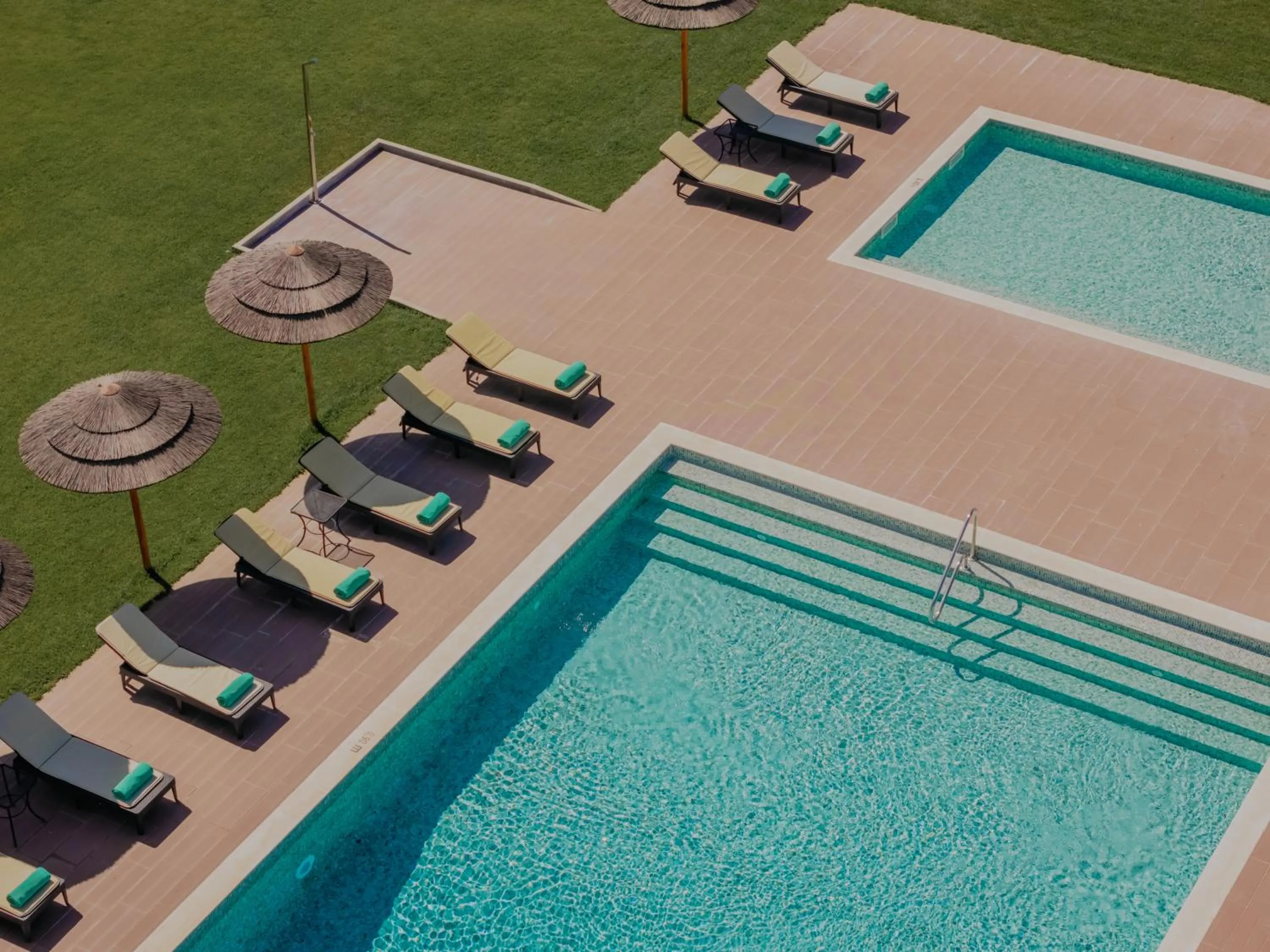 Swimming pool in Serpa Hotel