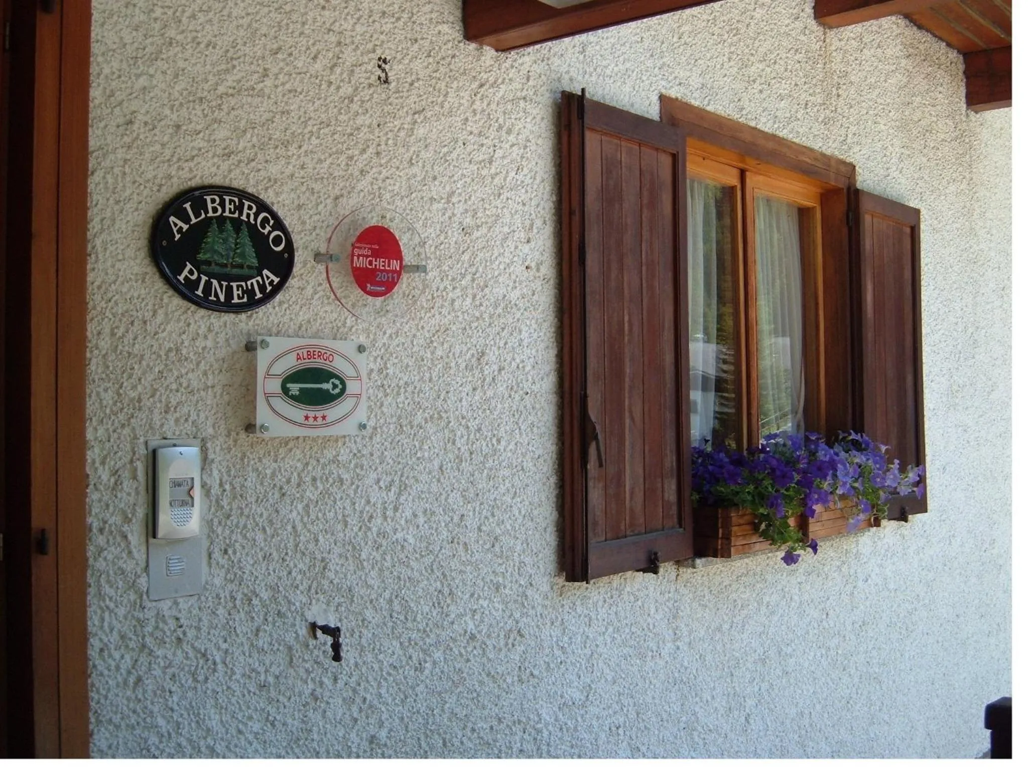 Logo/Certificate/Sign in Albergo Pineta