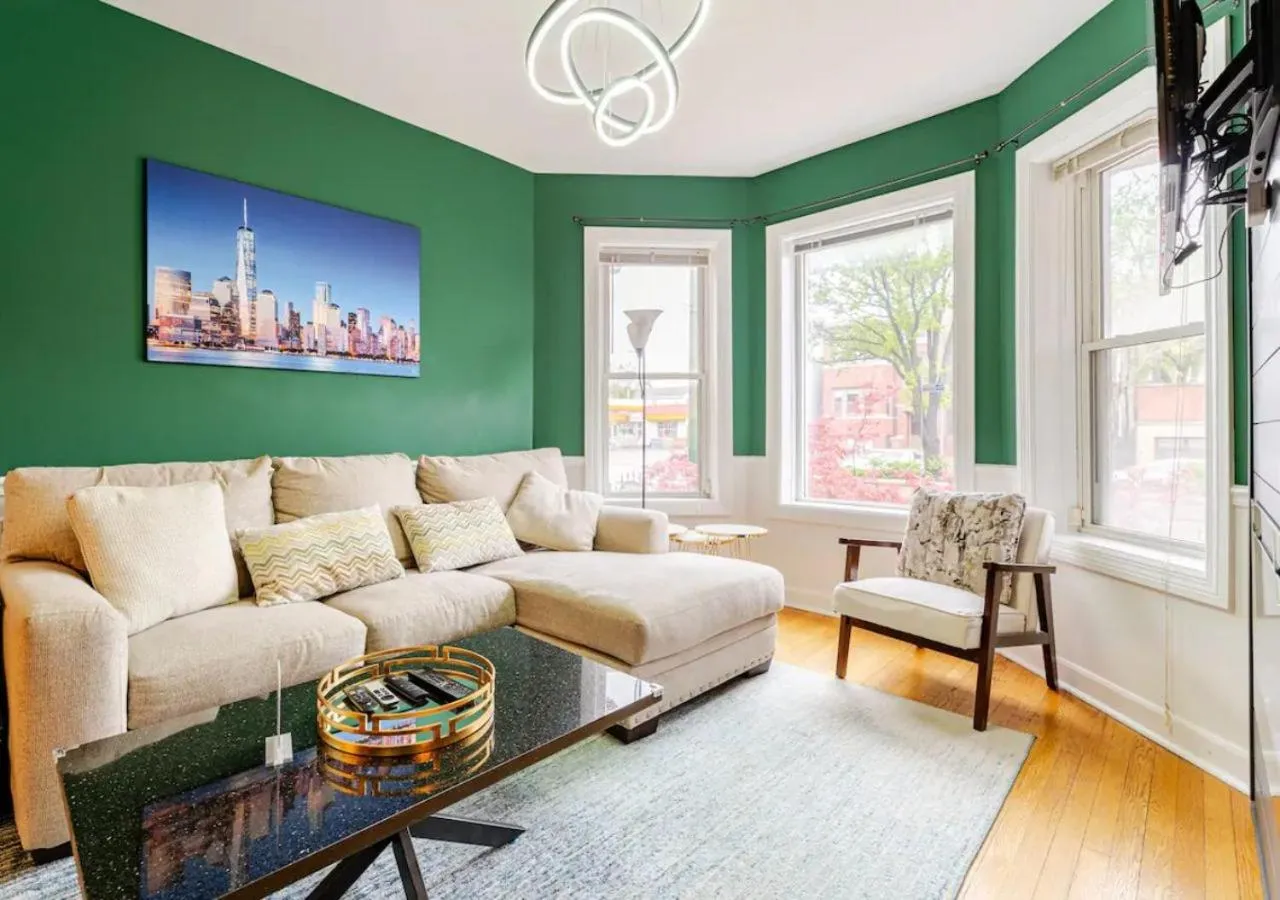 TV and multimedia in 2 Bed Apt w/ Office, Free Parking, Near Wrigley