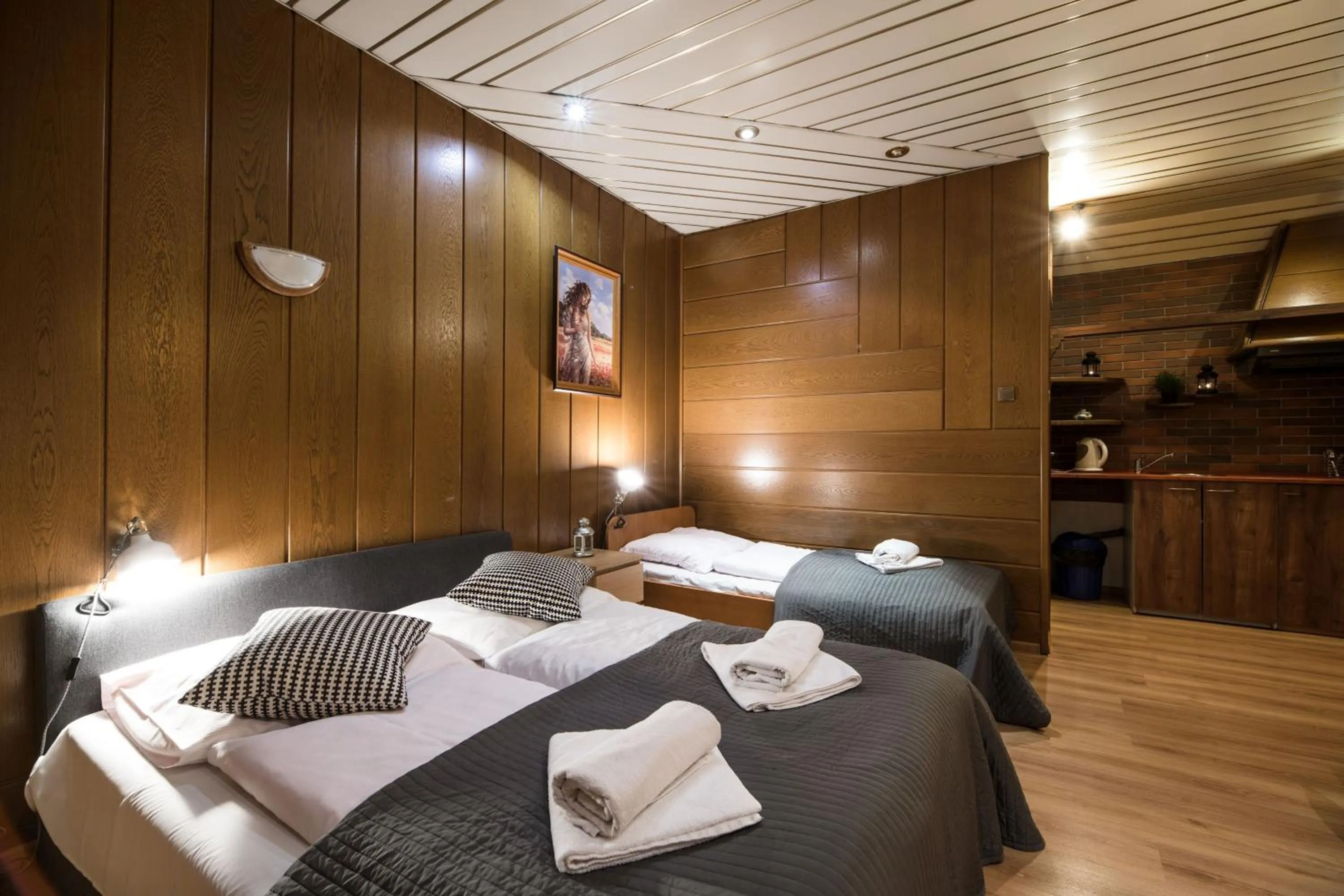 Photo of the whole room, Bed in Golden Lion Guest Rooms Szewska 19