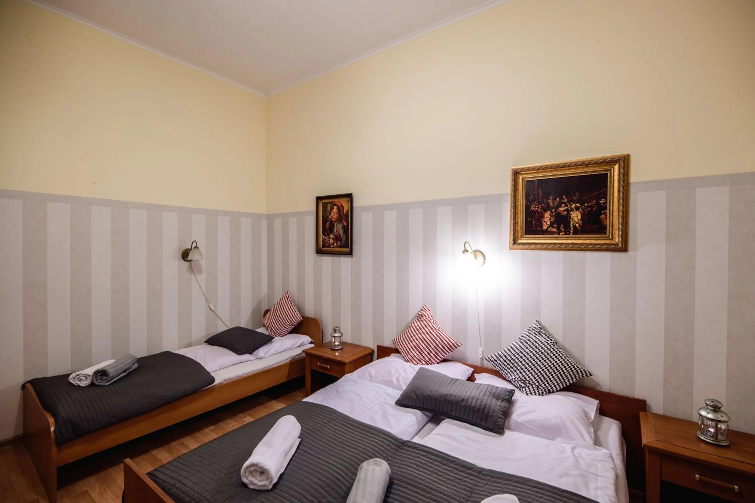 Photo of the whole room, Bed in Golden Lion Guest Rooms Szewska 19