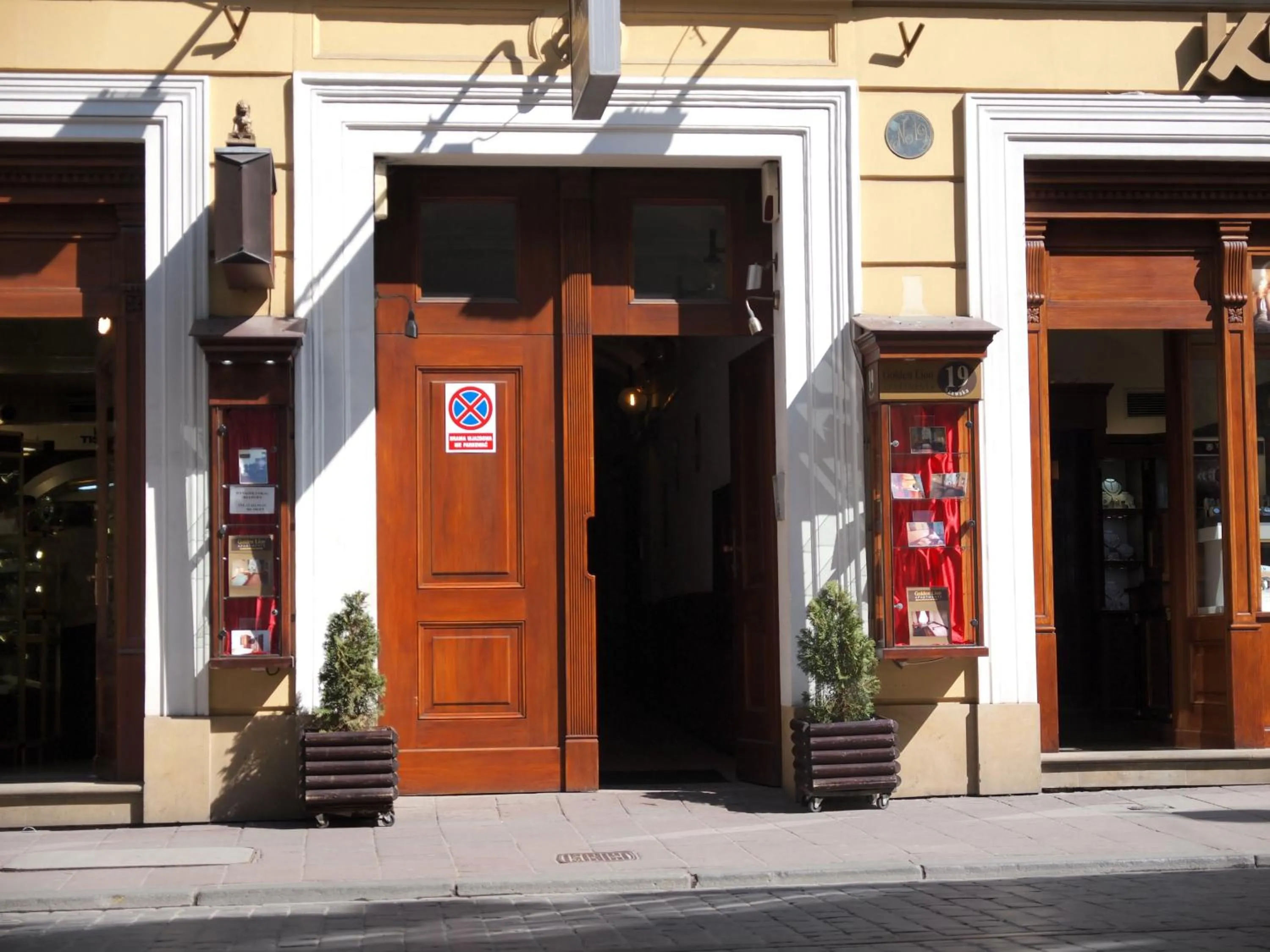 Facade/entrance in Golden Lion Guest Rooms Szewska 19