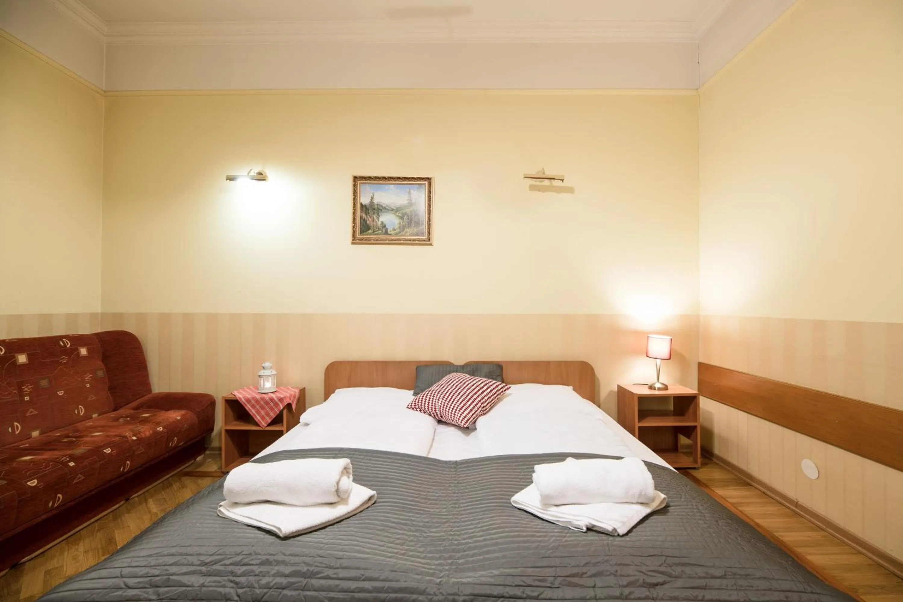 Photo of the whole room, Bed in Golden Lion Guest Rooms Szewska 19